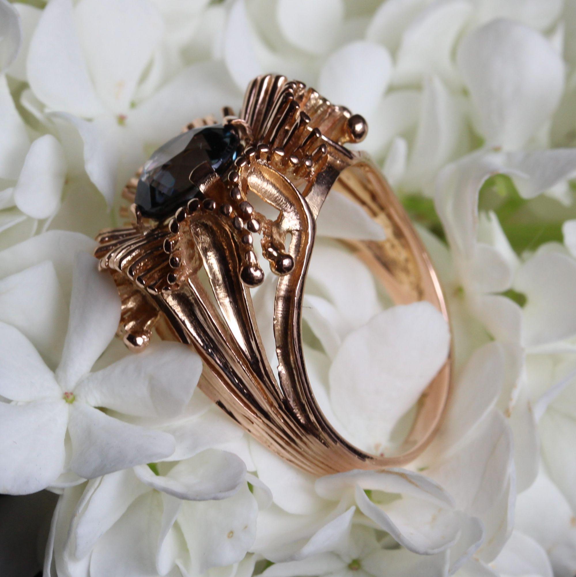 French 1960s Natural Spinel Cushion 18 Karat Rose Gold Retro Ring For Sale 12