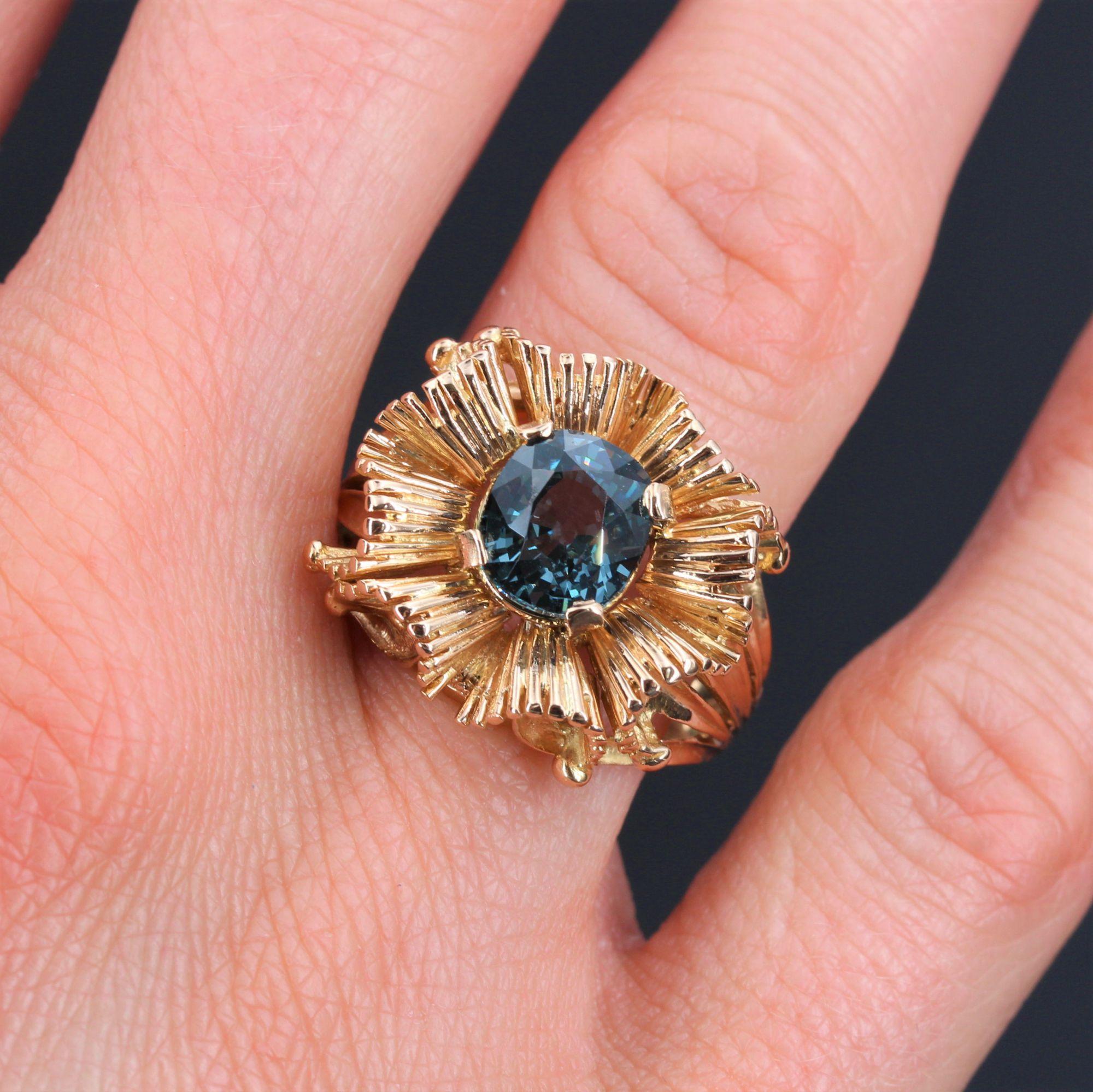 French 1960s Natural Spinel Cushion 18 Karat Rose Gold Retro Ring For Sale 1