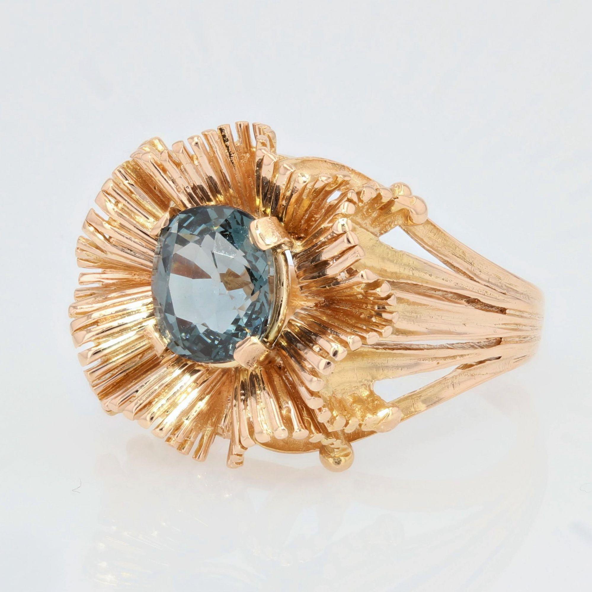 French 1960s Natural Spinel Cushion 18 Karat Rose Gold Retro Ring For Sale 2