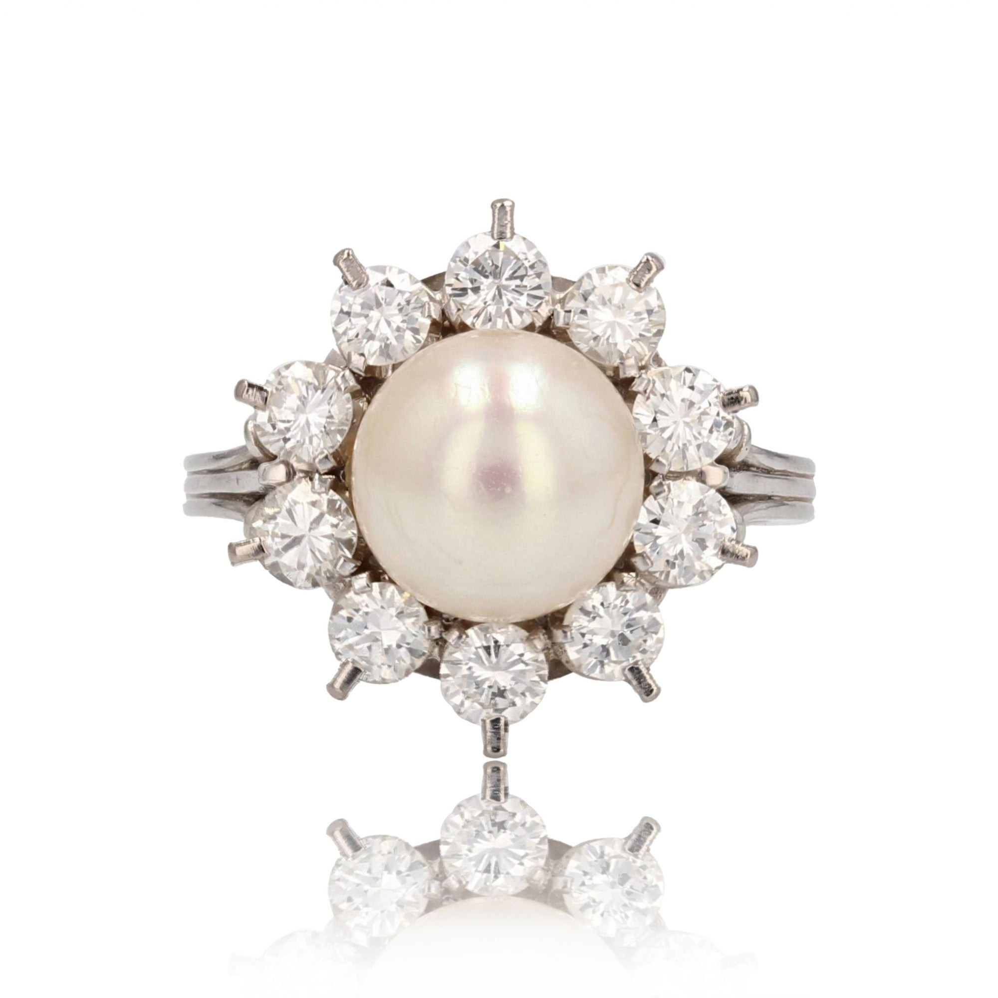 Französische 1960er Jahre Perle Diamanten 18 Karat Weißgold Platin Flake Ring