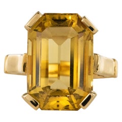 French 1960s Retro 10.44 Carat Citrine 18 Karat Yellow Gold Ring