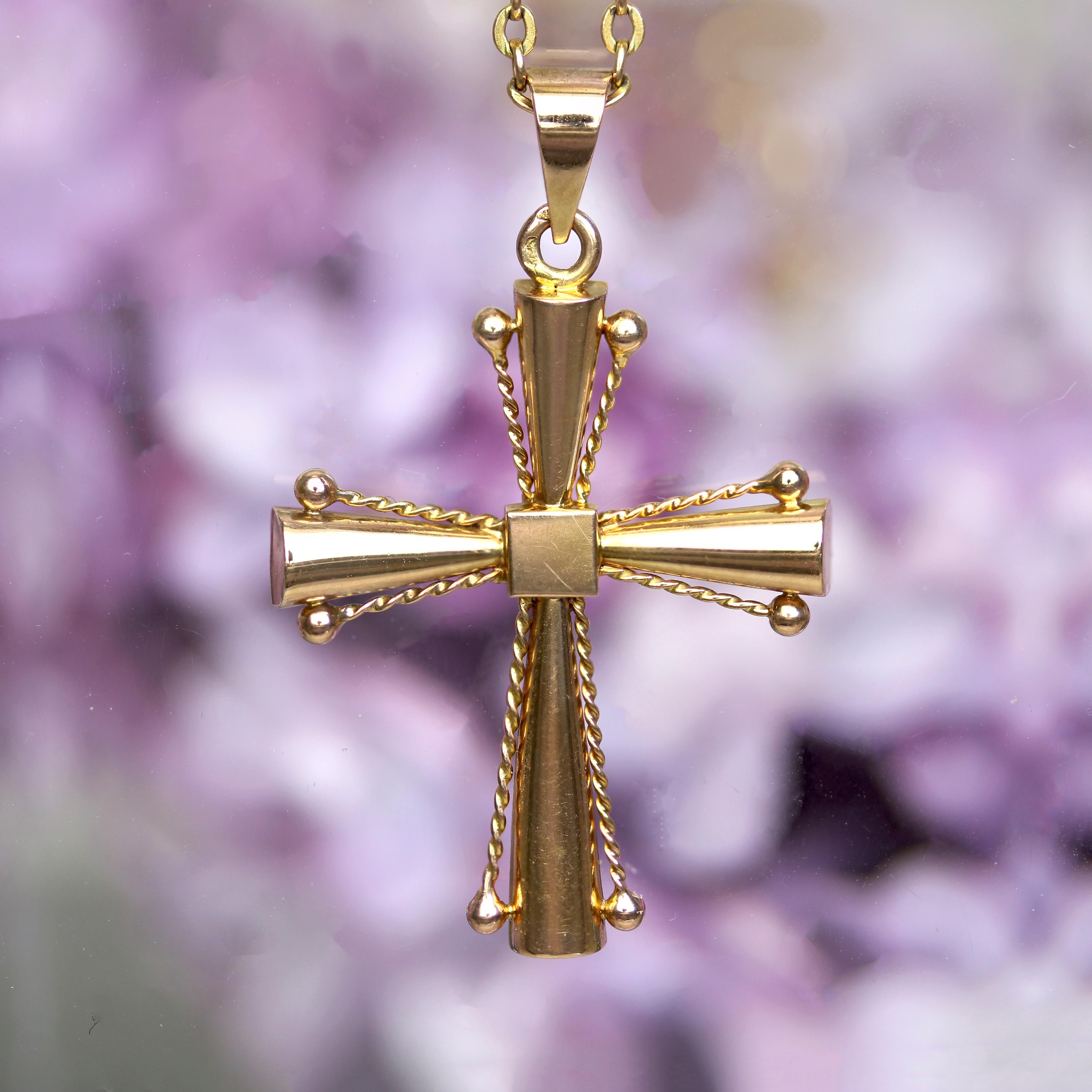 French 1960s Retro 18 Karat Rose Gold Cords Cross Pendant In Good Condition For Sale In Poitiers, FR