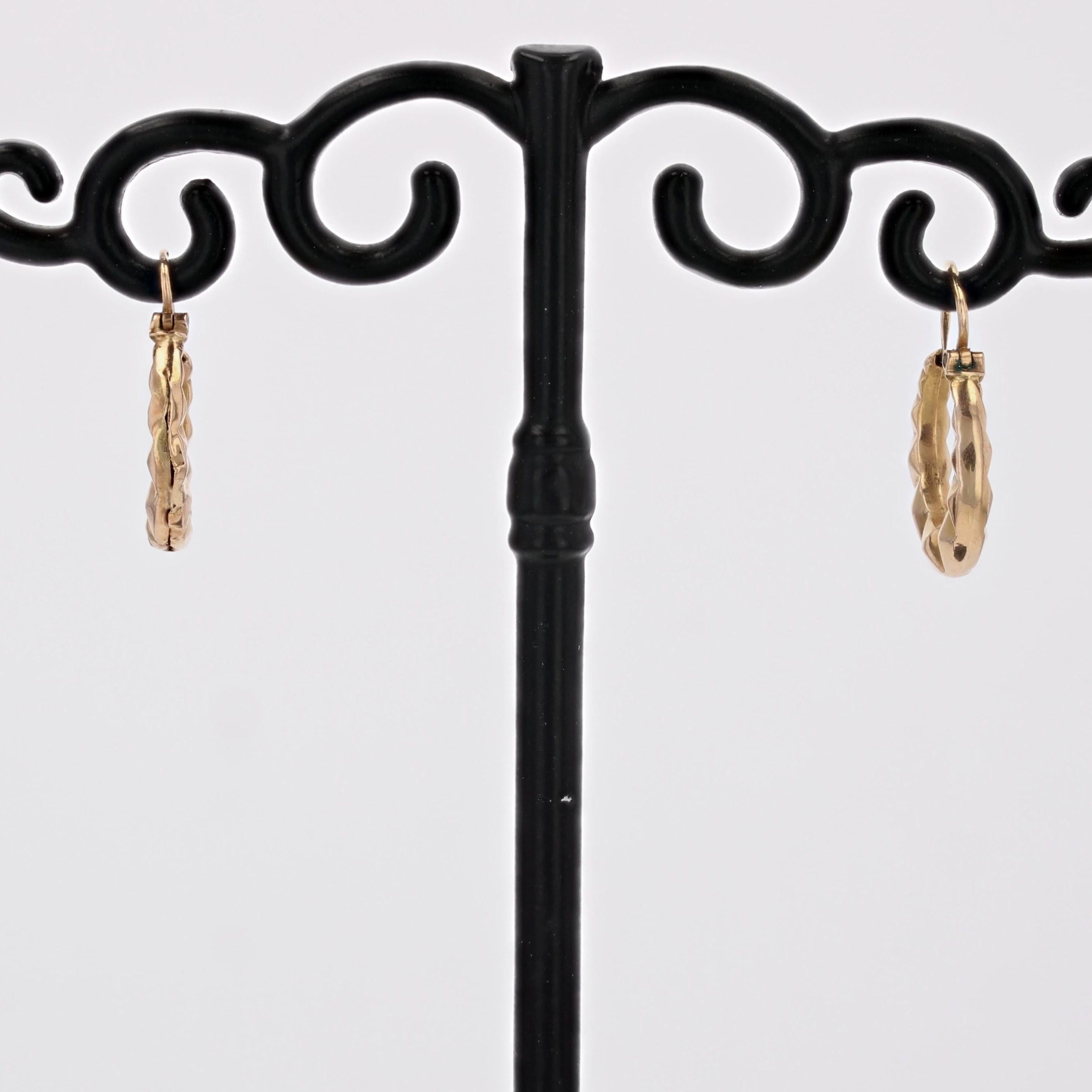Orecchini a cerchio sfaccettati in oro rosa francese 1960 Retro 18 carati in vendita 3