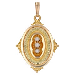 French 1960s Retro Cultured Pearls 18 Karat Yellow Gold Locket Pendant