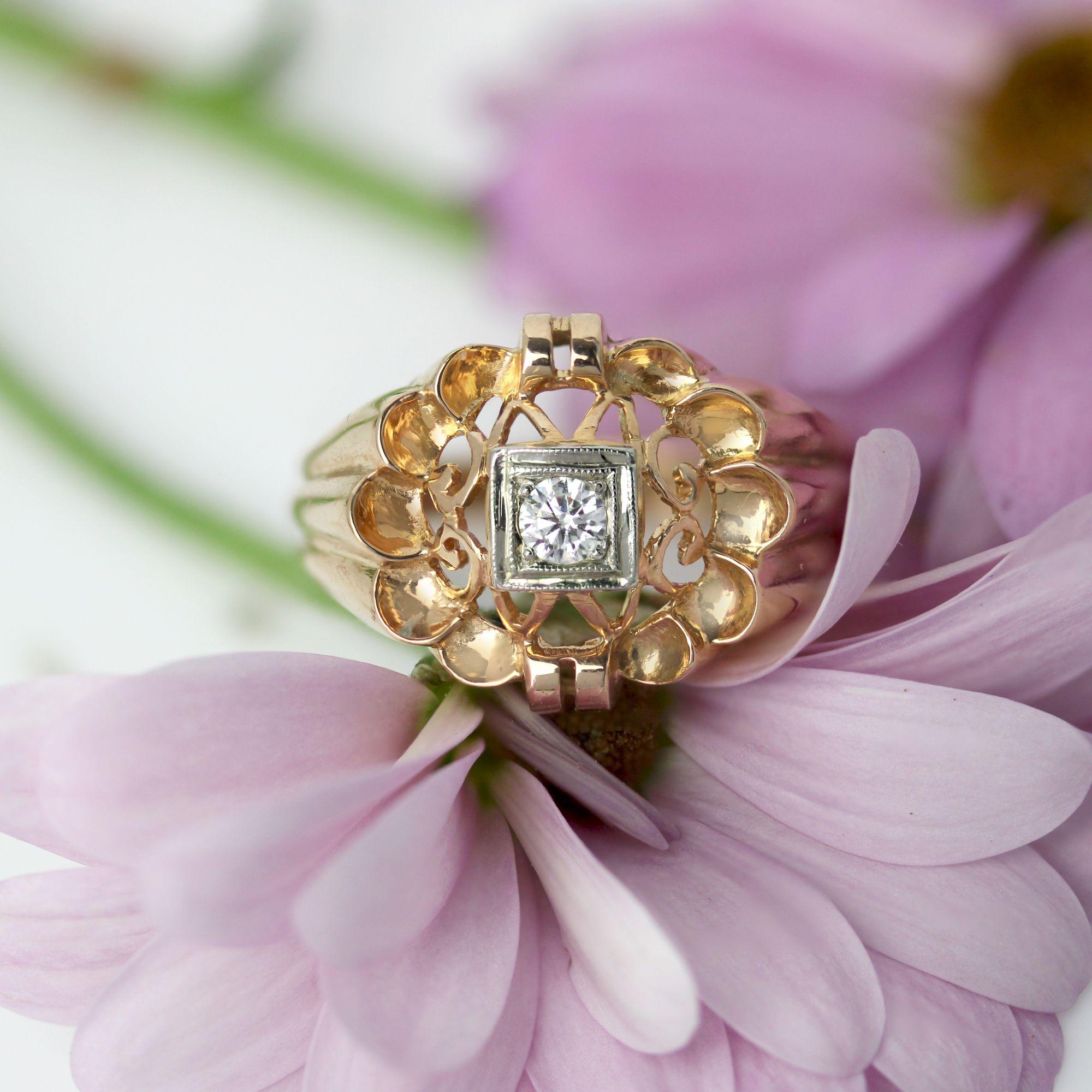 Rétro Bague rétro française ajourée en or rose 18 carats avec diamants, années 1960 en vente