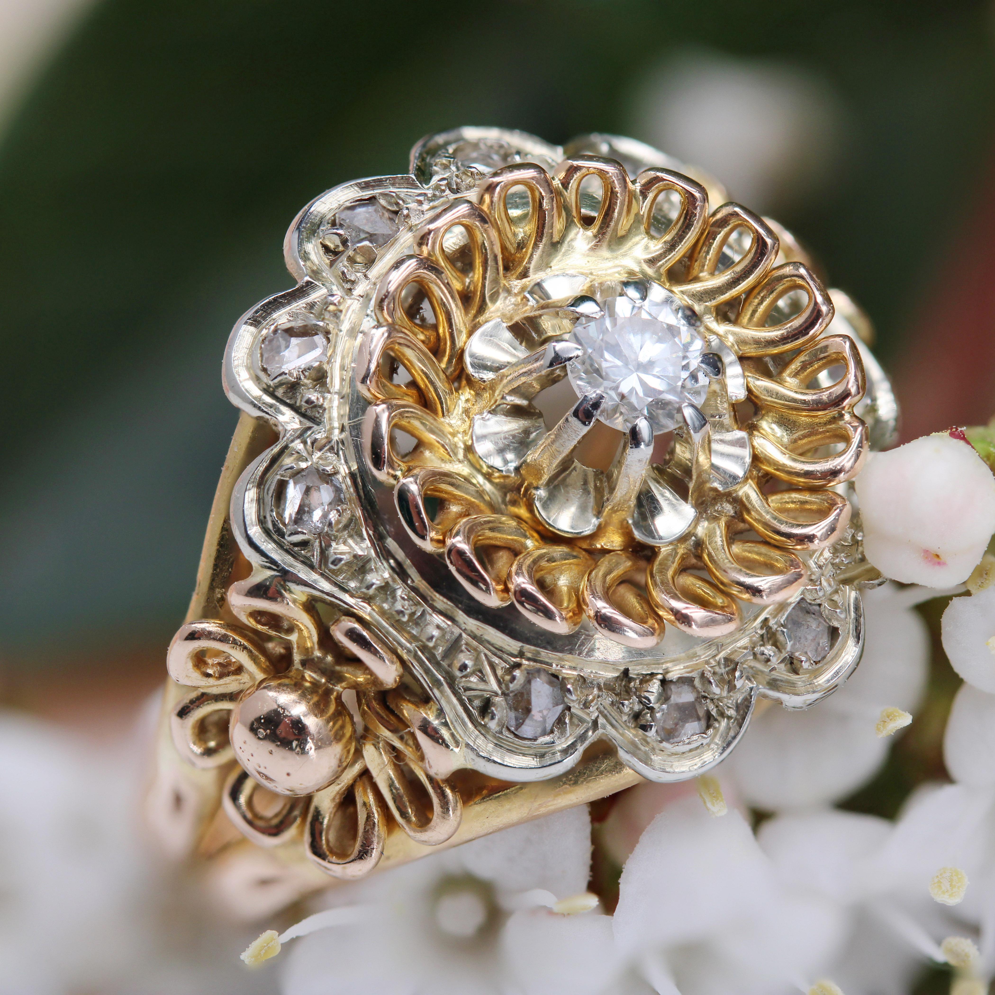 Bague marguerite ajourée en or rose blanc 18 carats, diamant rétro français des années 1960 en vente 4