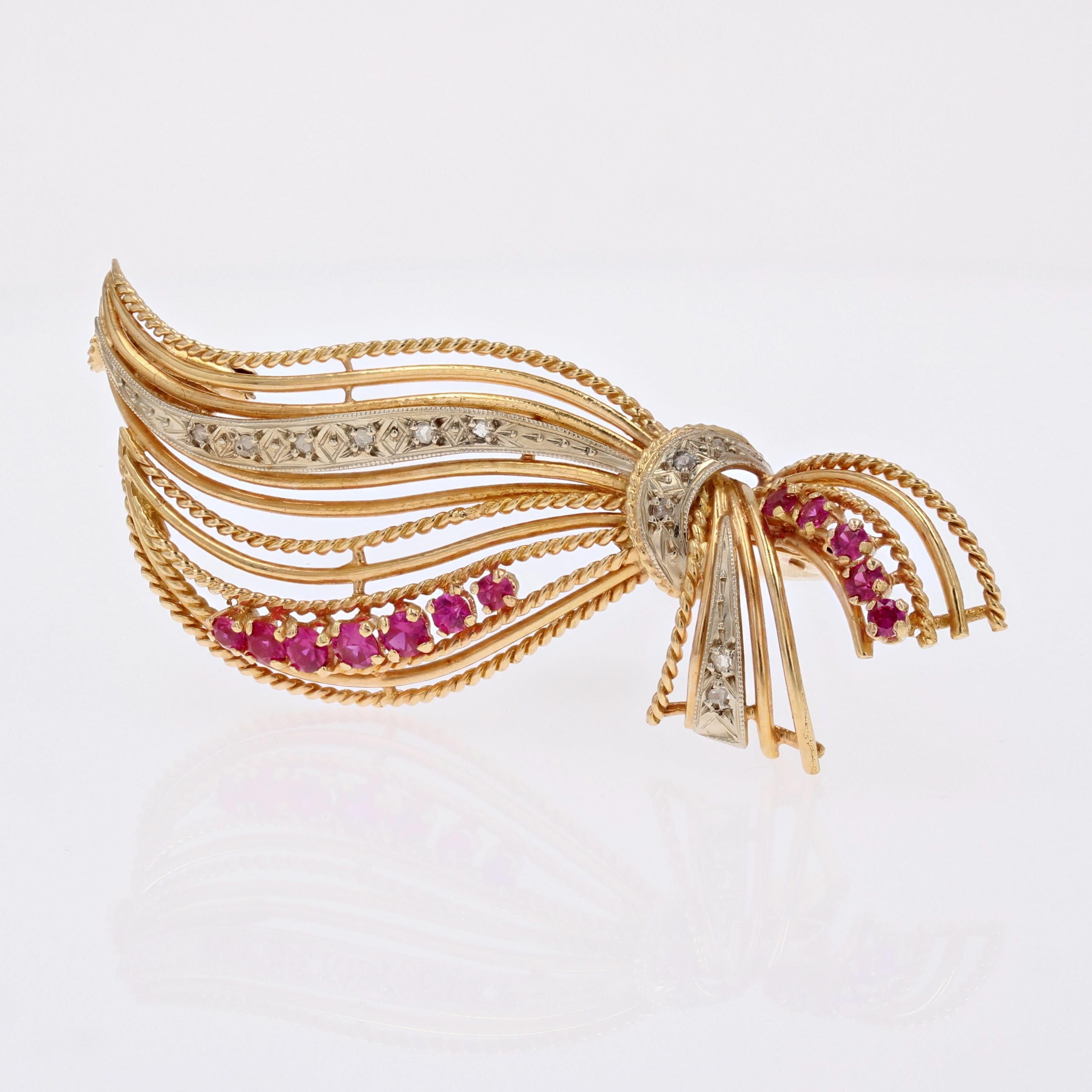 Round Cut French 1960s Retro Ruby Diamonds 18 Karat Yellow Gold Brooch For Sale
