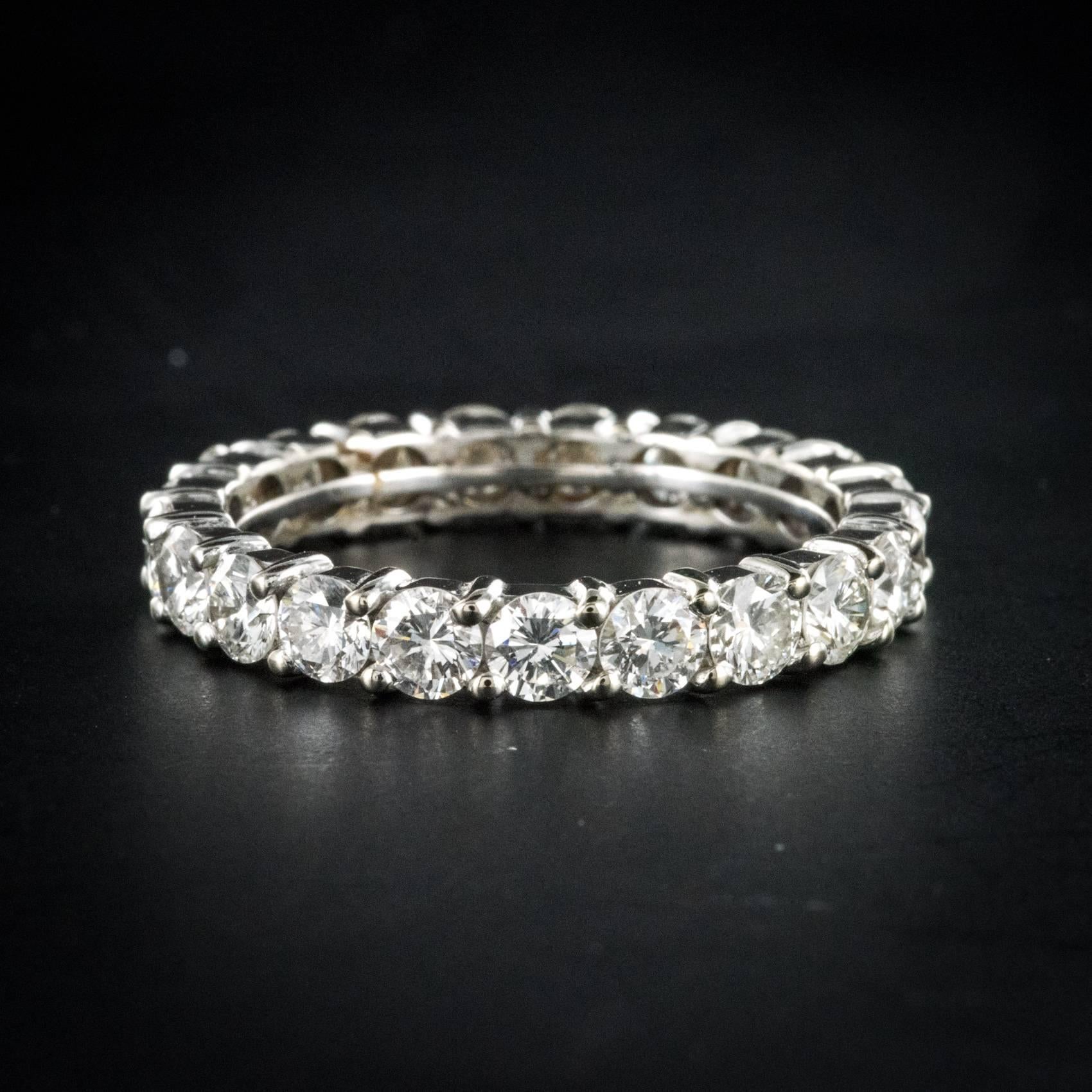 French 1960s Retro White Gold 1.80 Carat Diamond Wedding Ring In Excellent Condition In Poitiers, FR