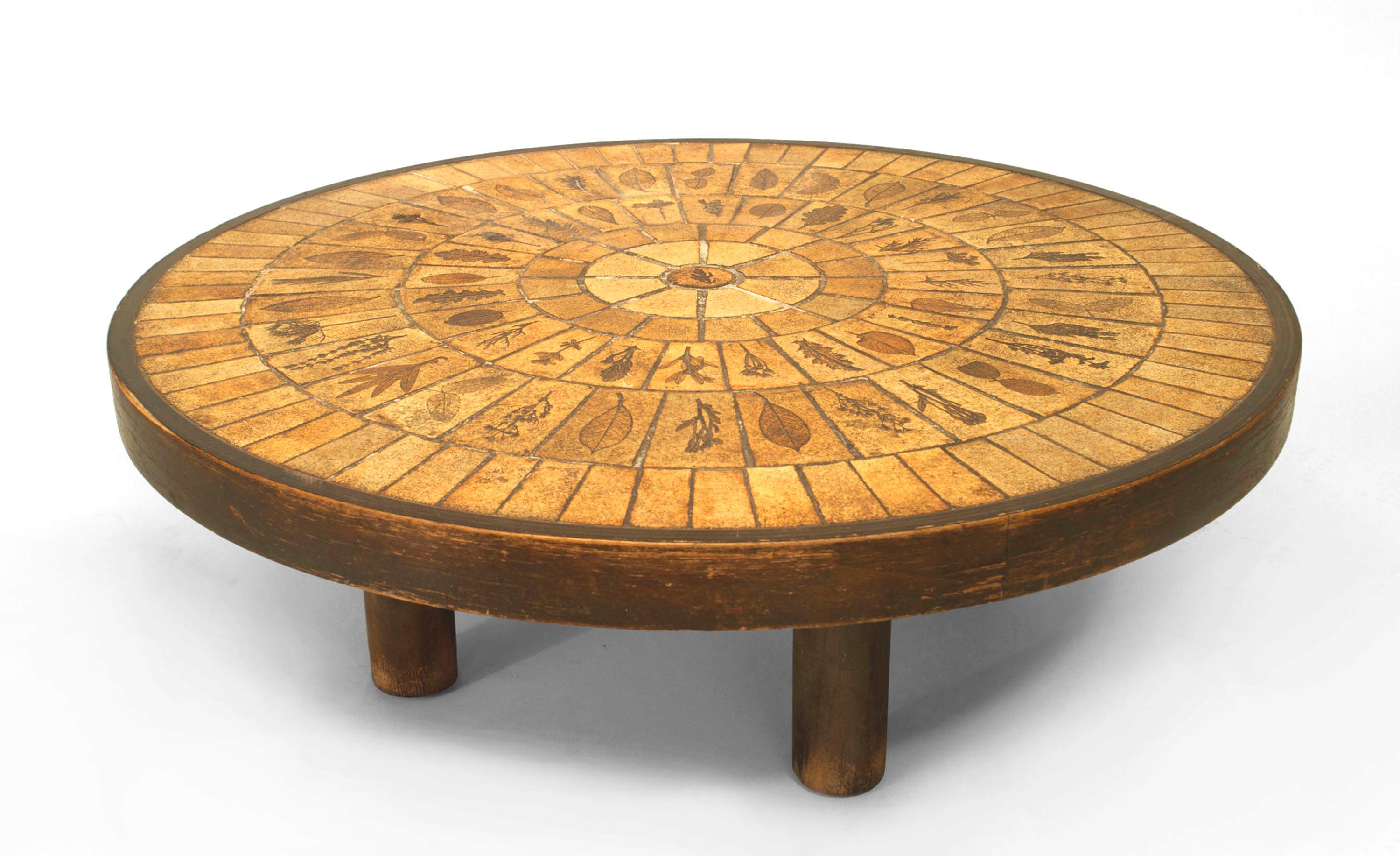 Français Table basse en céramique beige et chêne Sunburst de Roger Capron, style Mid Century