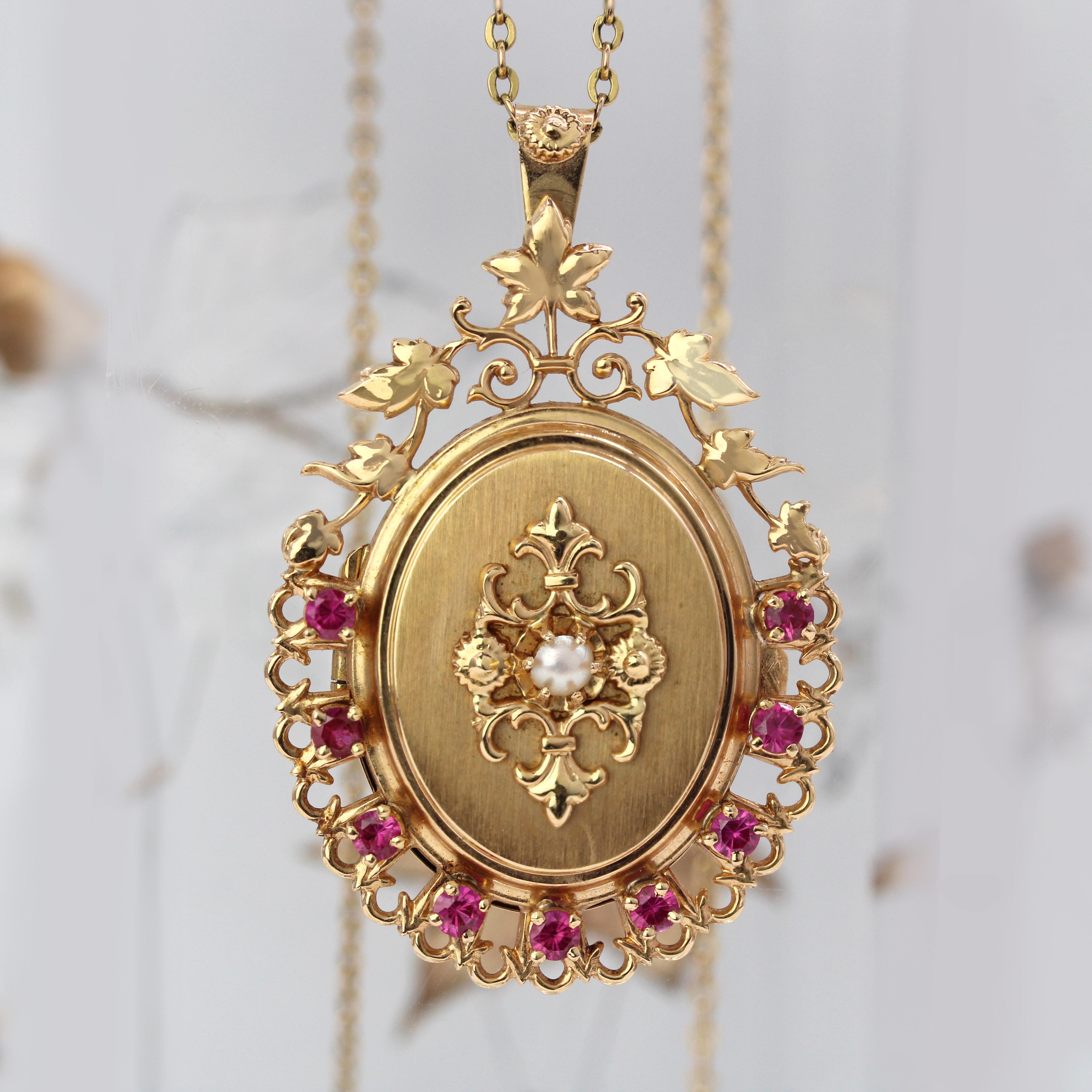 Französisches, 1960er Jahre, Rubin-Zuchtperlen-Medaillon-Anhänger aus 18 Karat Roségold (Retro) im Angebot