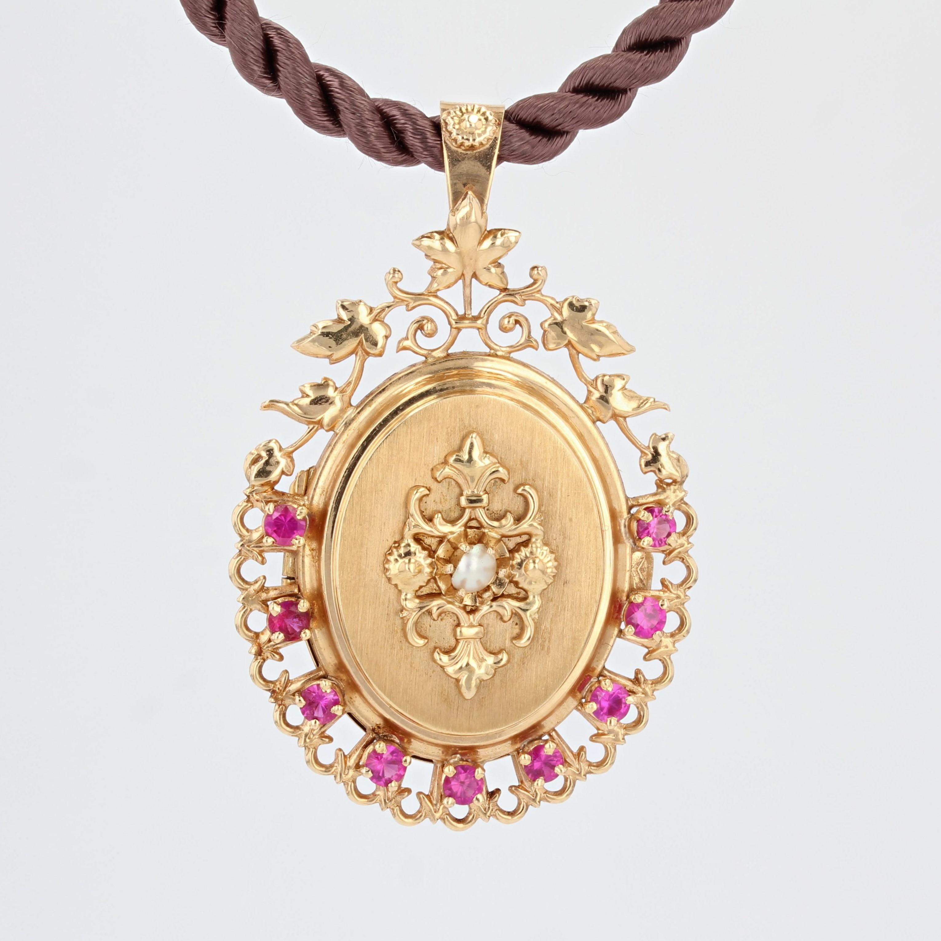 Perle Pendentif médaillon français en or rose 18 carats avec perles de culture et rubis, années 1960 en vente
