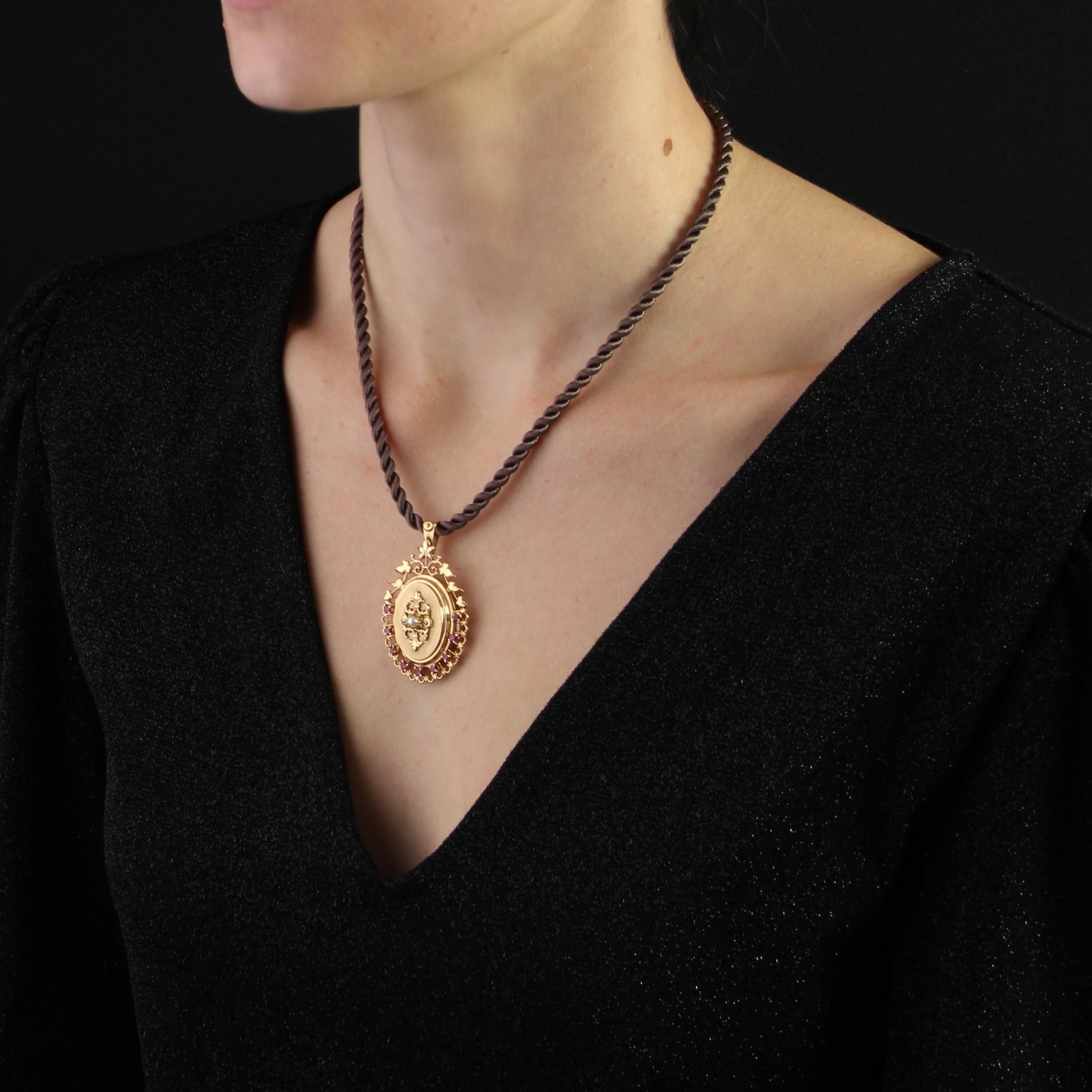 French, 1960s, Ruby Cultured Pearl 18 Karat Rose Gold Locket Pendant In Good Condition For Sale In Poitiers, FR