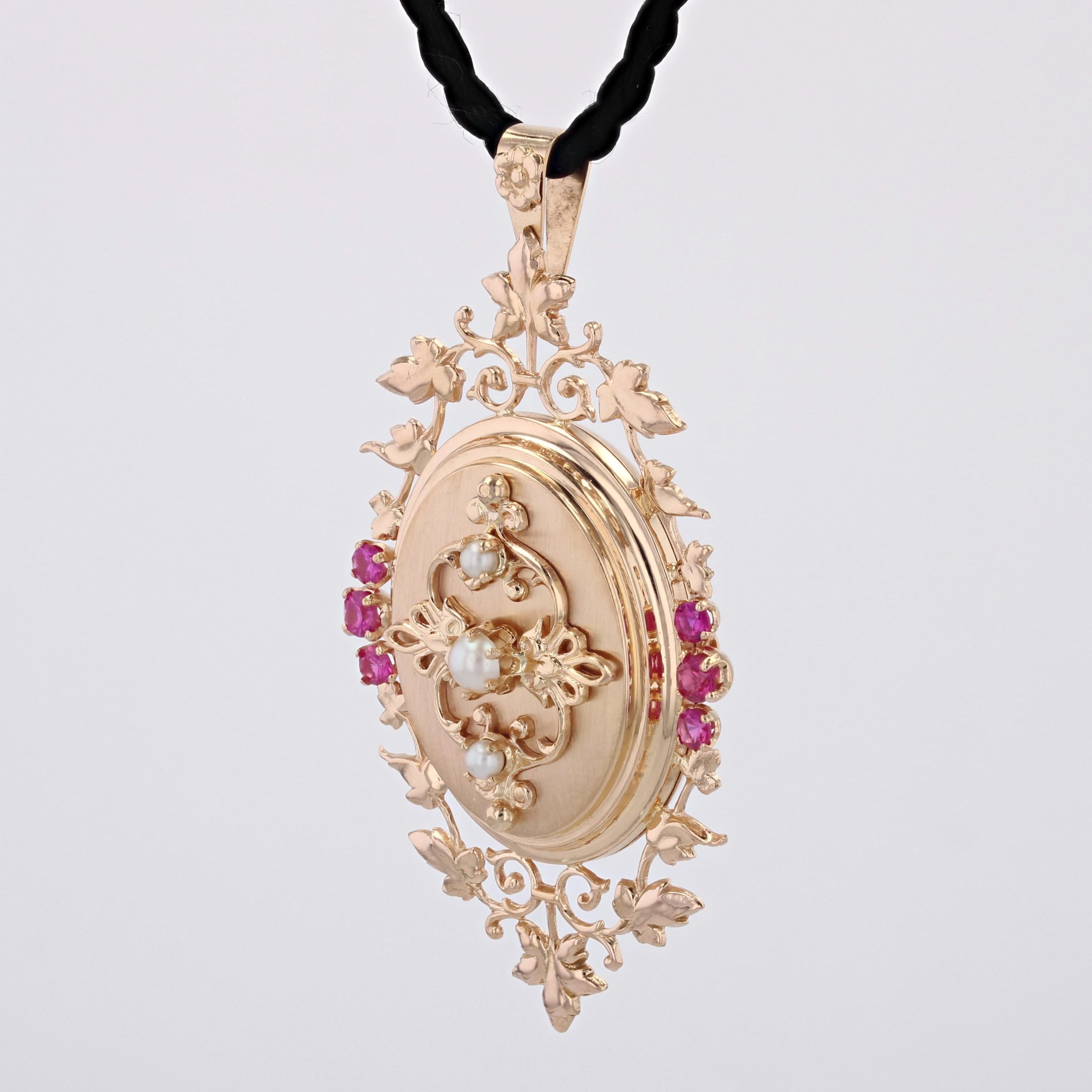 French 1960s Ruby Cultured Pearl 18 Karat Rose Gold Medallion In Good Condition In Poitiers, FR