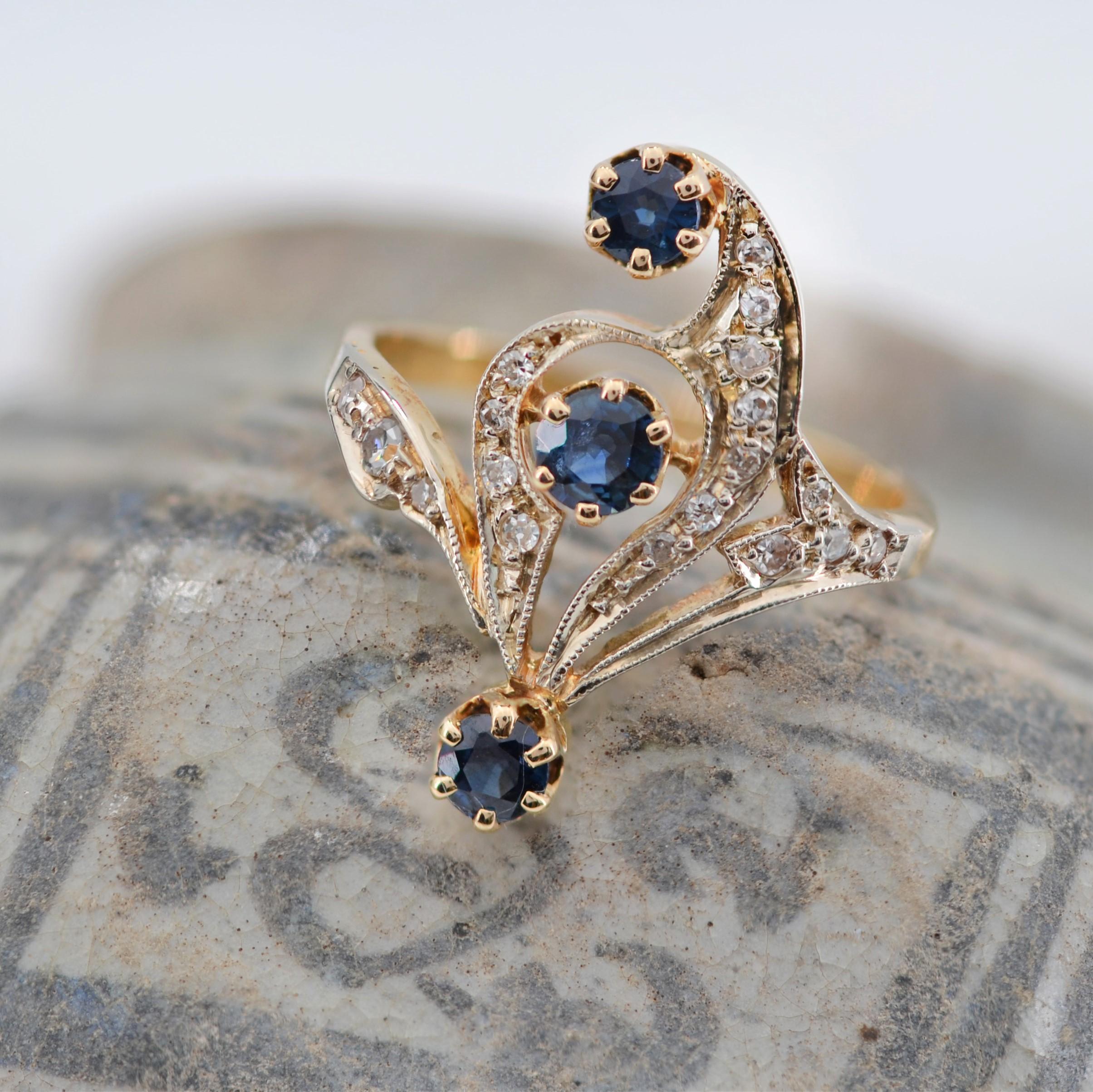 Französischer 1960er Saphir-Diamanten-Ring aus 18 Karat Gelbgold (Retro) im Angebot