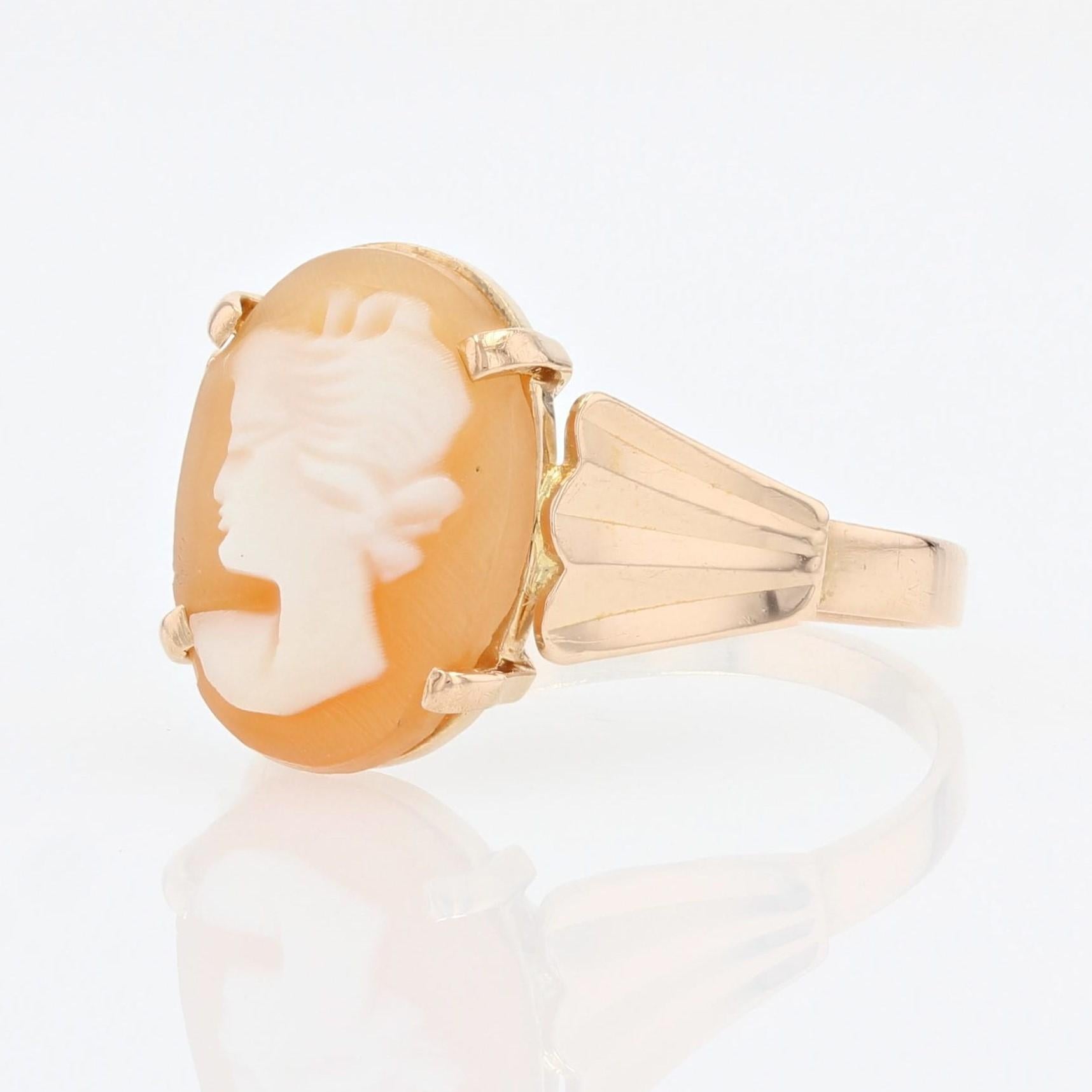 Retro French 1960s Shell Cameo 18 Karat Rose Gold Earrings Ring Set For Sale