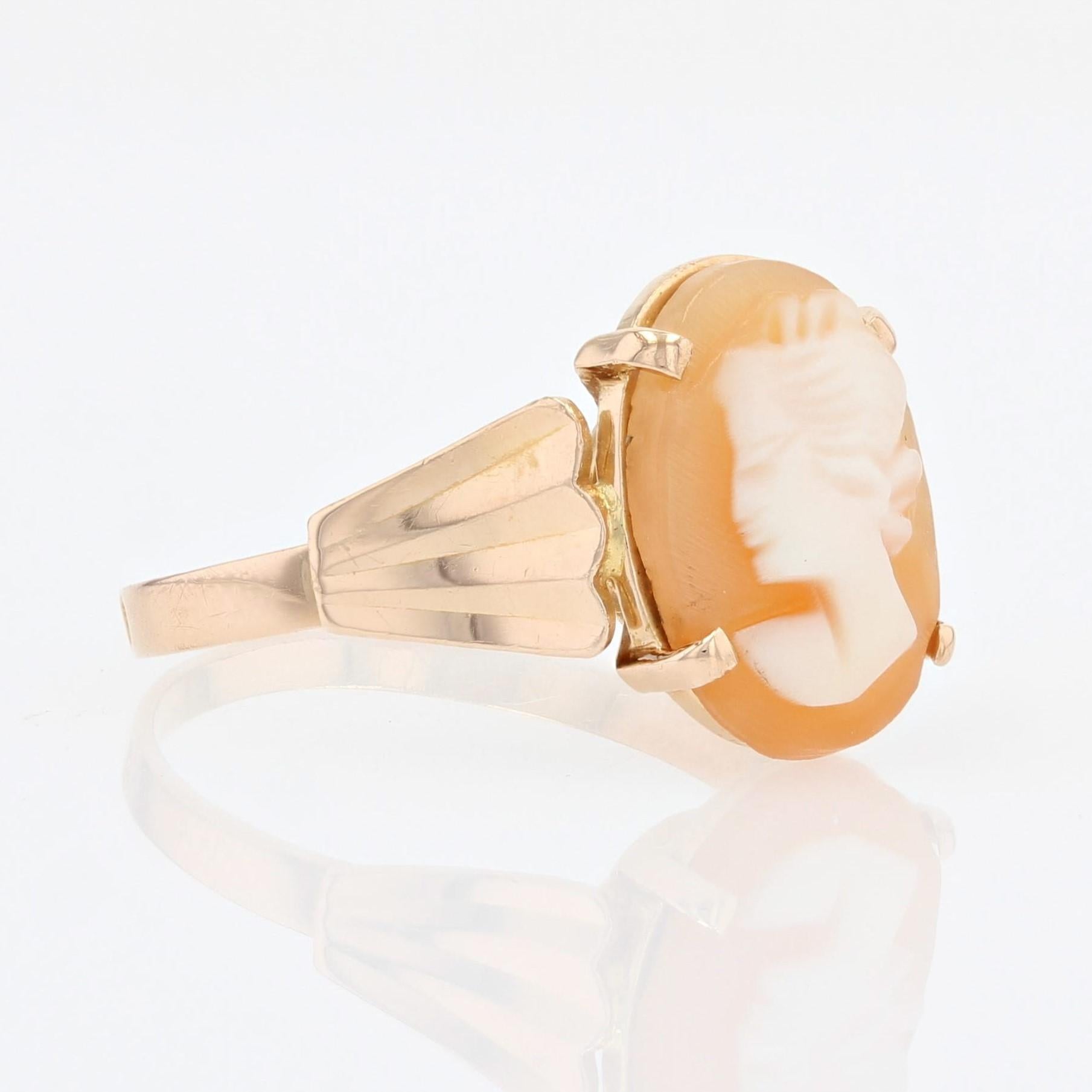 French 1960s Shell Cameo 18 Karat Rose Gold Earrings Ring Set For Sale 4