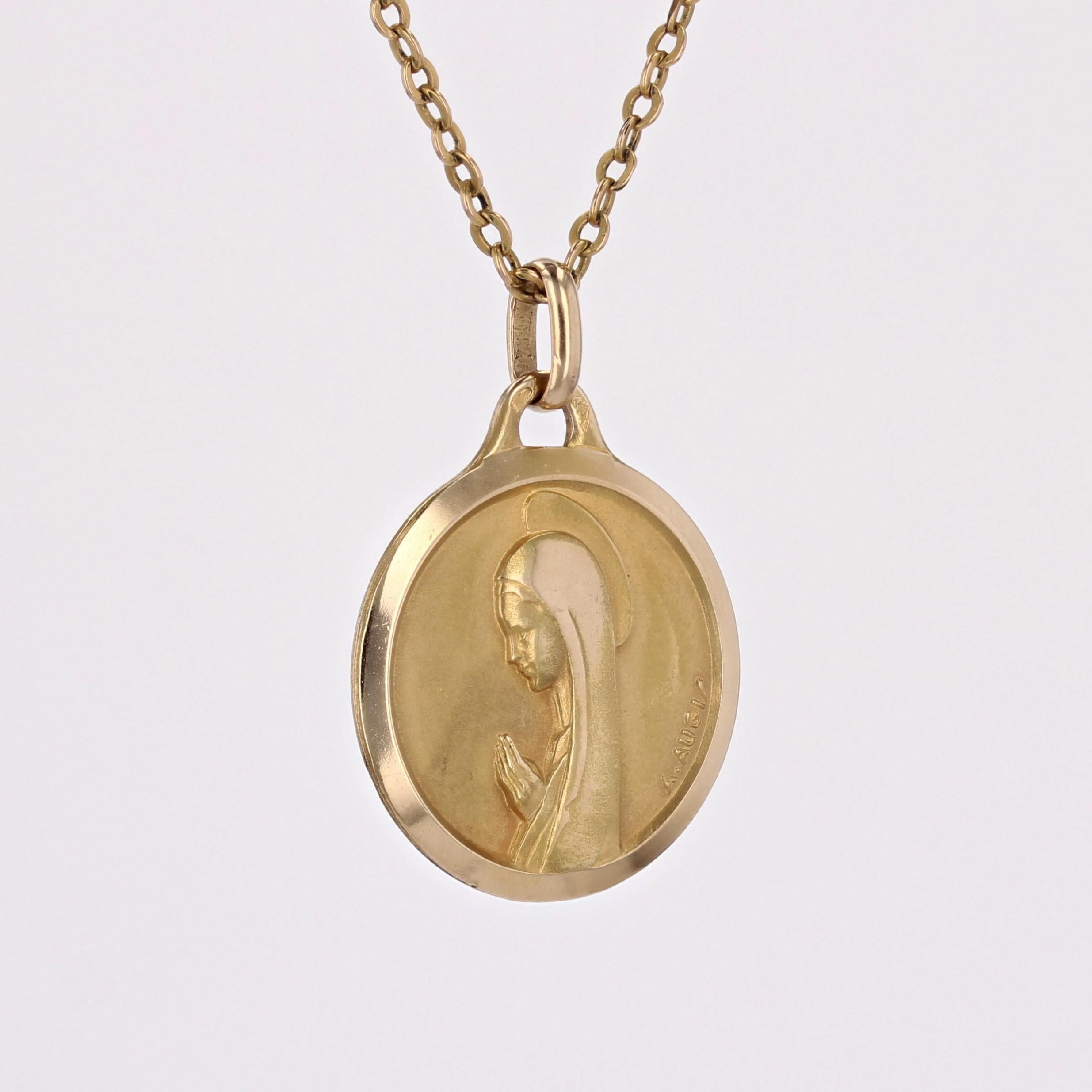 French 1960s Signed Augis 18 Karat Yellow Gold Virgin Mary Lady of Lourdes Medal In Good Condition In Poitiers, FR