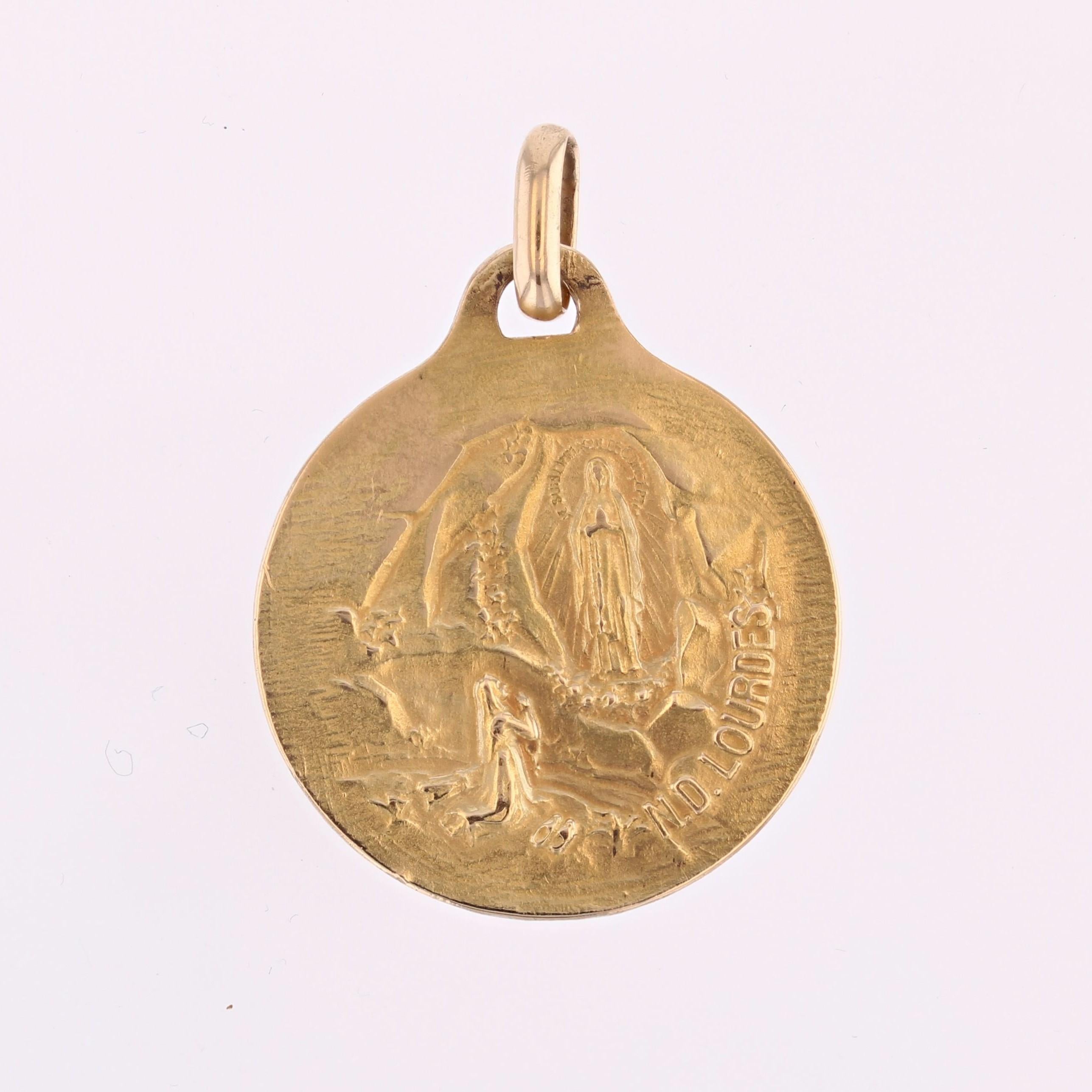 French 1960s Signed Augis 18 Karat Yellow Gold Virgin Mary Lady of Lourdes Medal 4