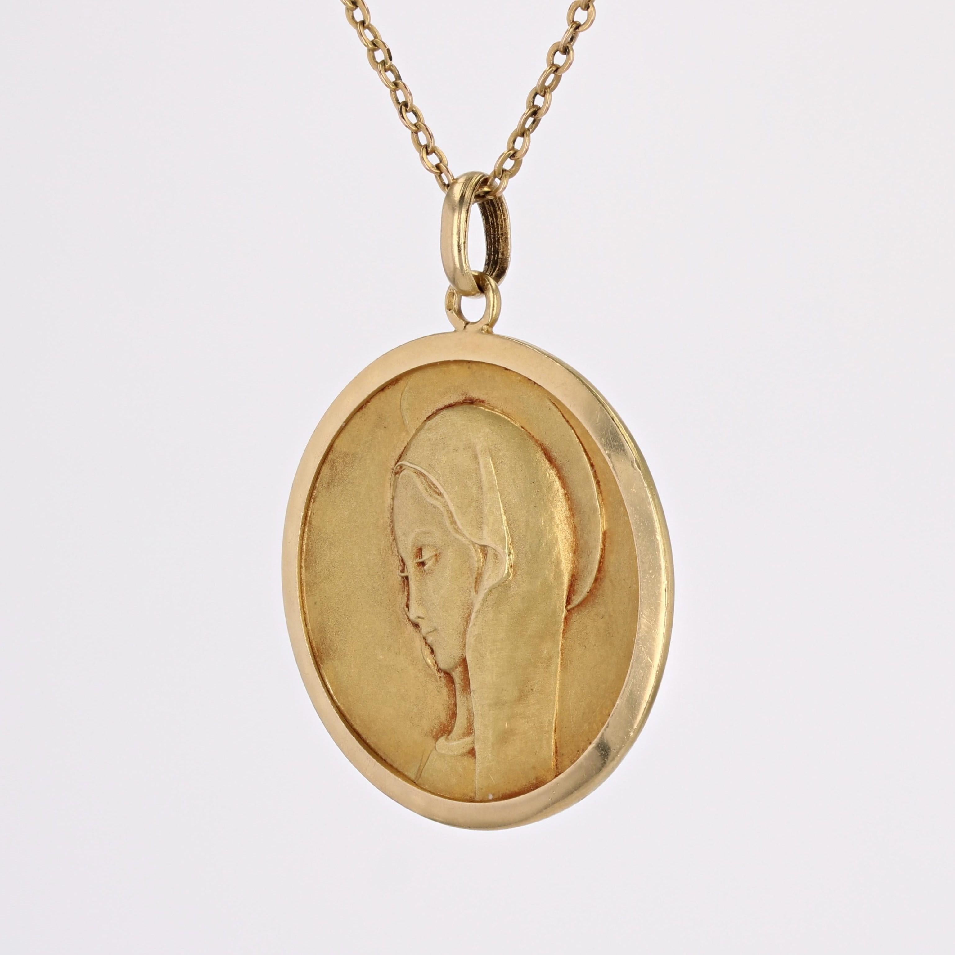 French 1960s Signed Bauchy 18 Karat Yellow Gold Virgin Mary Medal For Sale 1