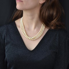 Collier de perles de culture à trois rangs, France, années 1960