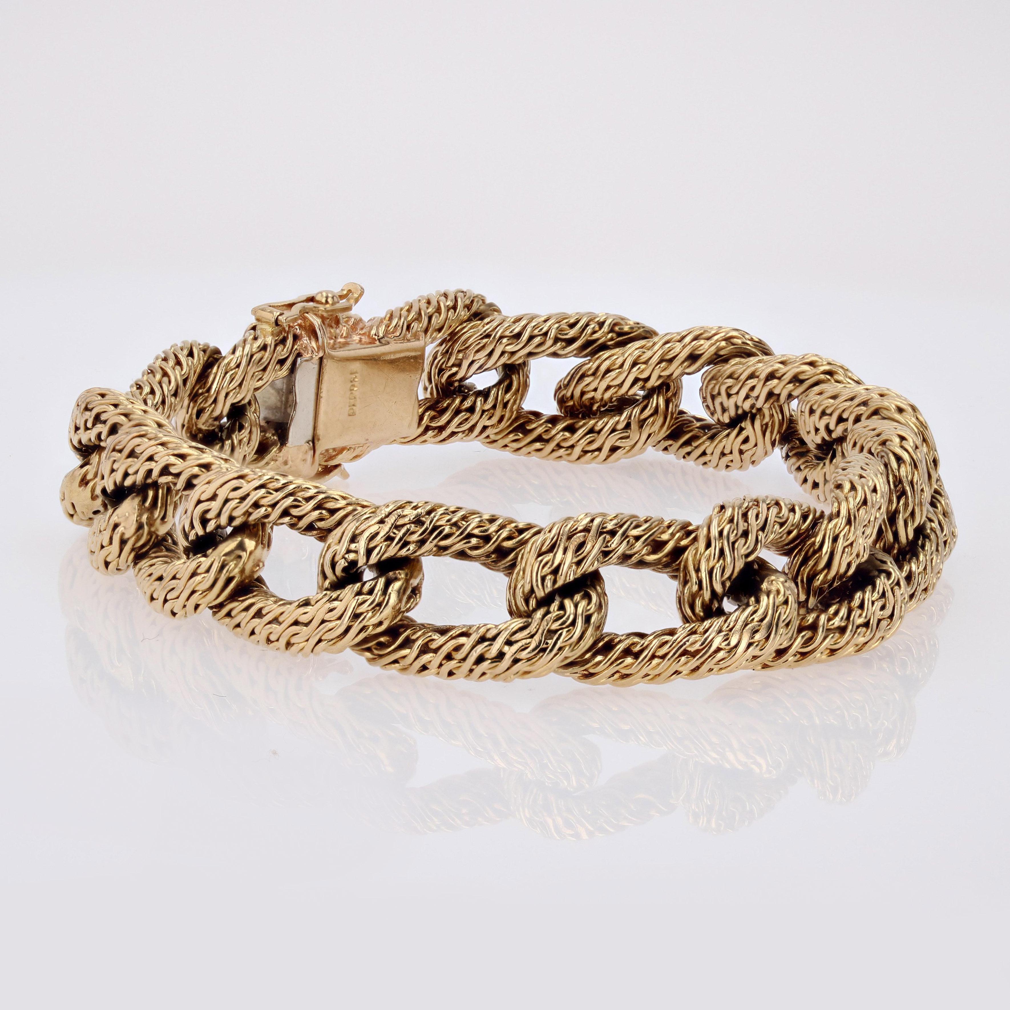 French 1960s Vintage 18 Karat Yellow Gold Chiselled Chain Bracelet In Excellent Condition For Sale In Poitiers, FR
