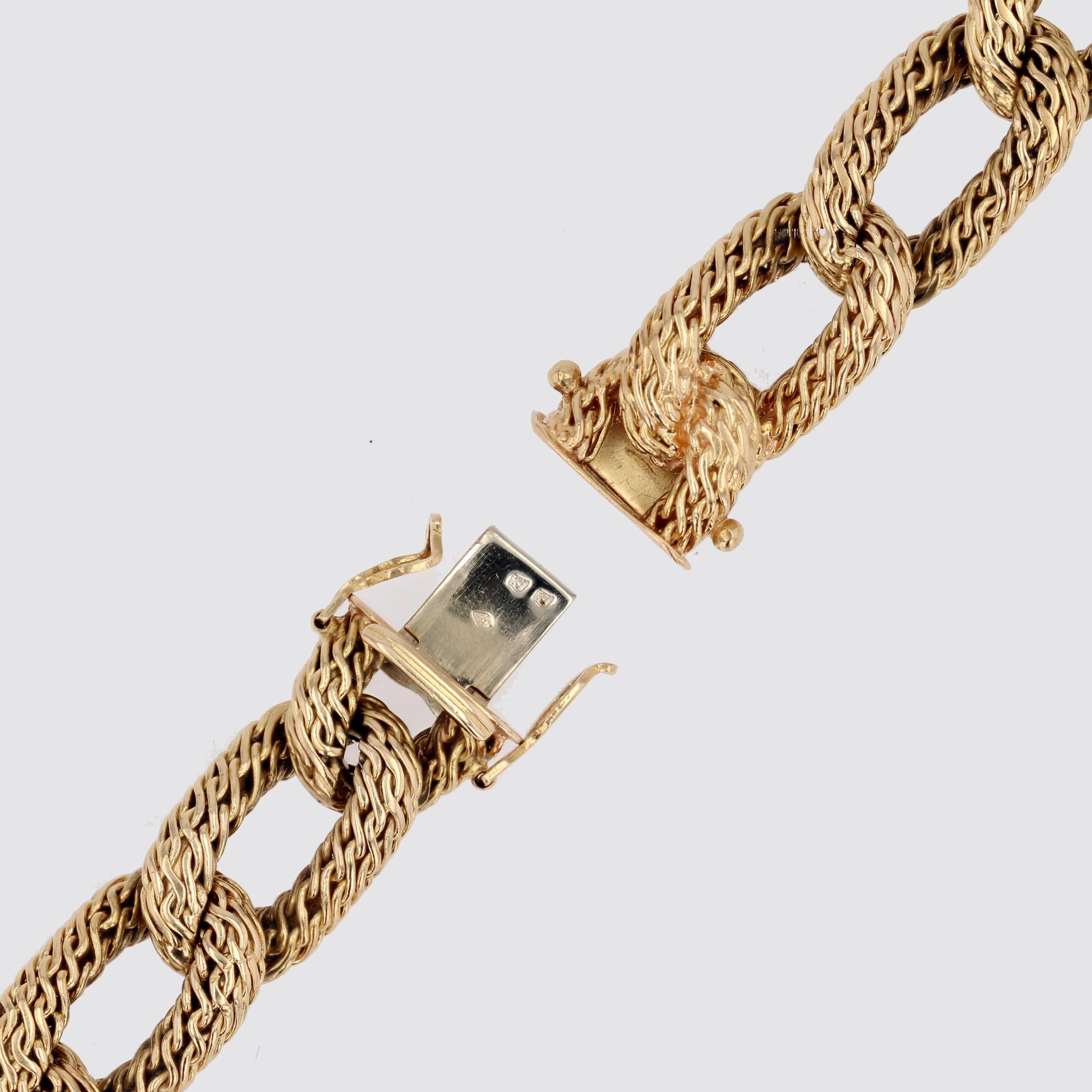 French 1960s Vintage 18 Karat Yellow Gold Chiselled Chain Bracelet For Sale 1