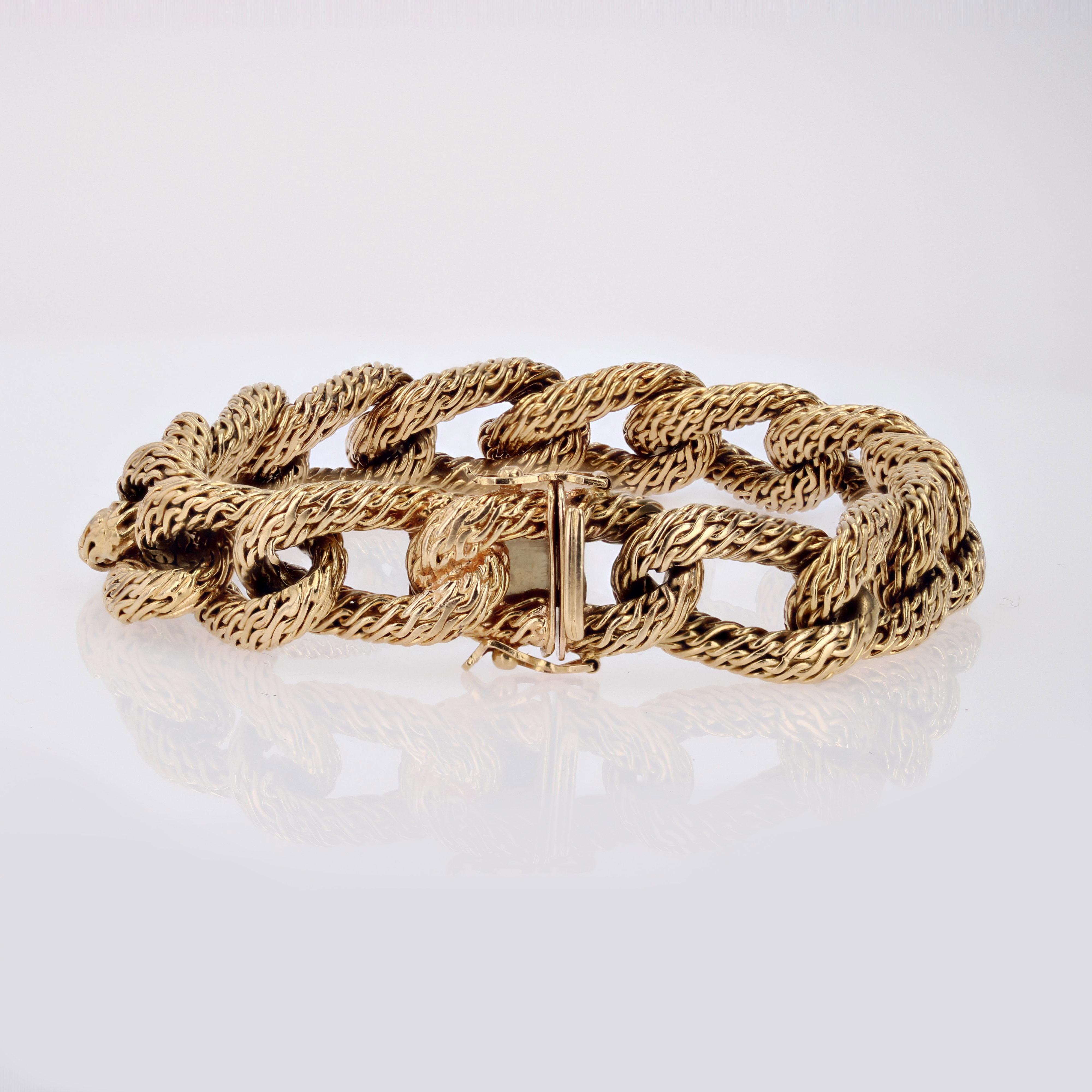 French 1960s Vintage 18 Karat Yellow Gold Chiselled Chain Bracelet For Sale 2