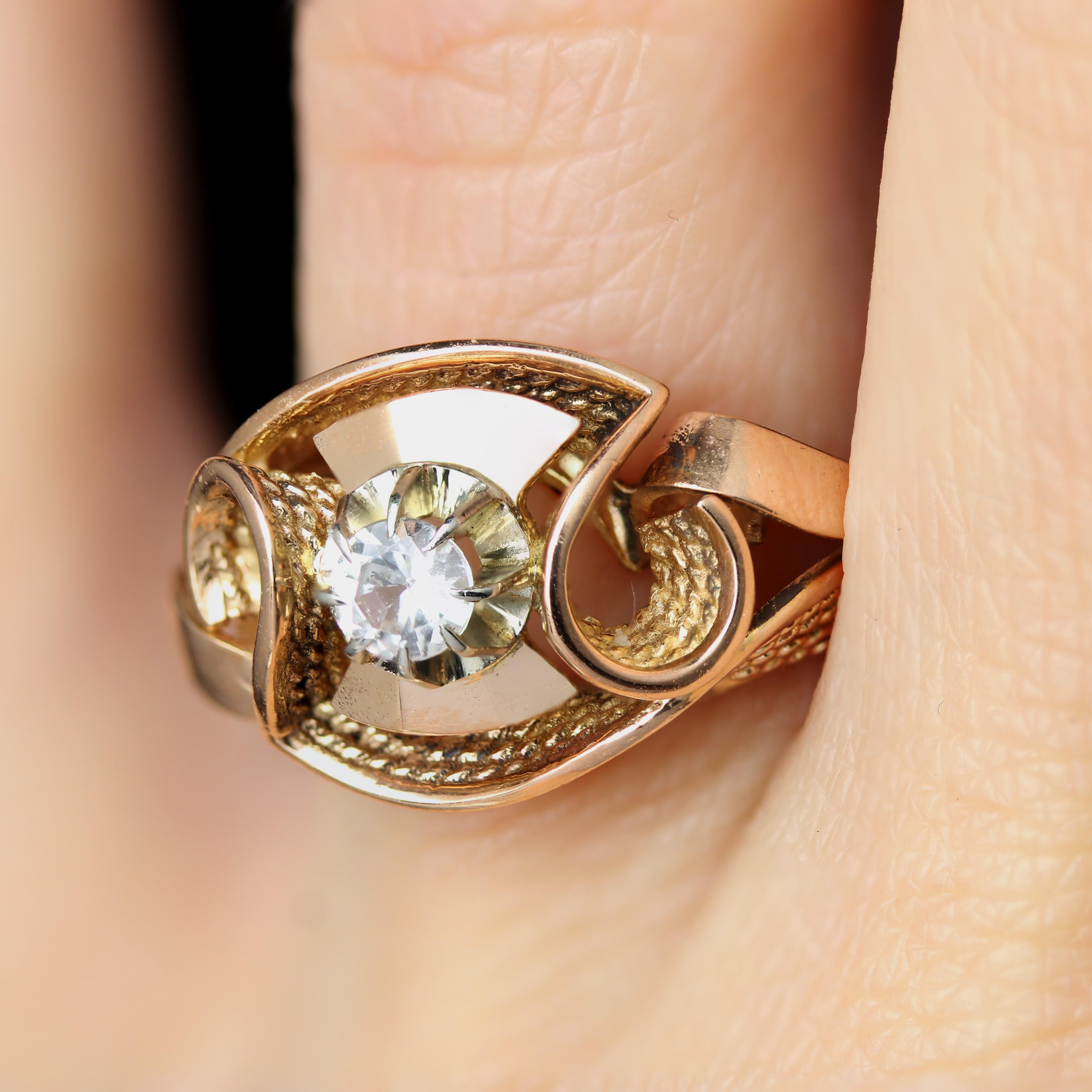 French 1960s White Sapphire 18 Karat Rose Gold Retro Ring in vendita 6