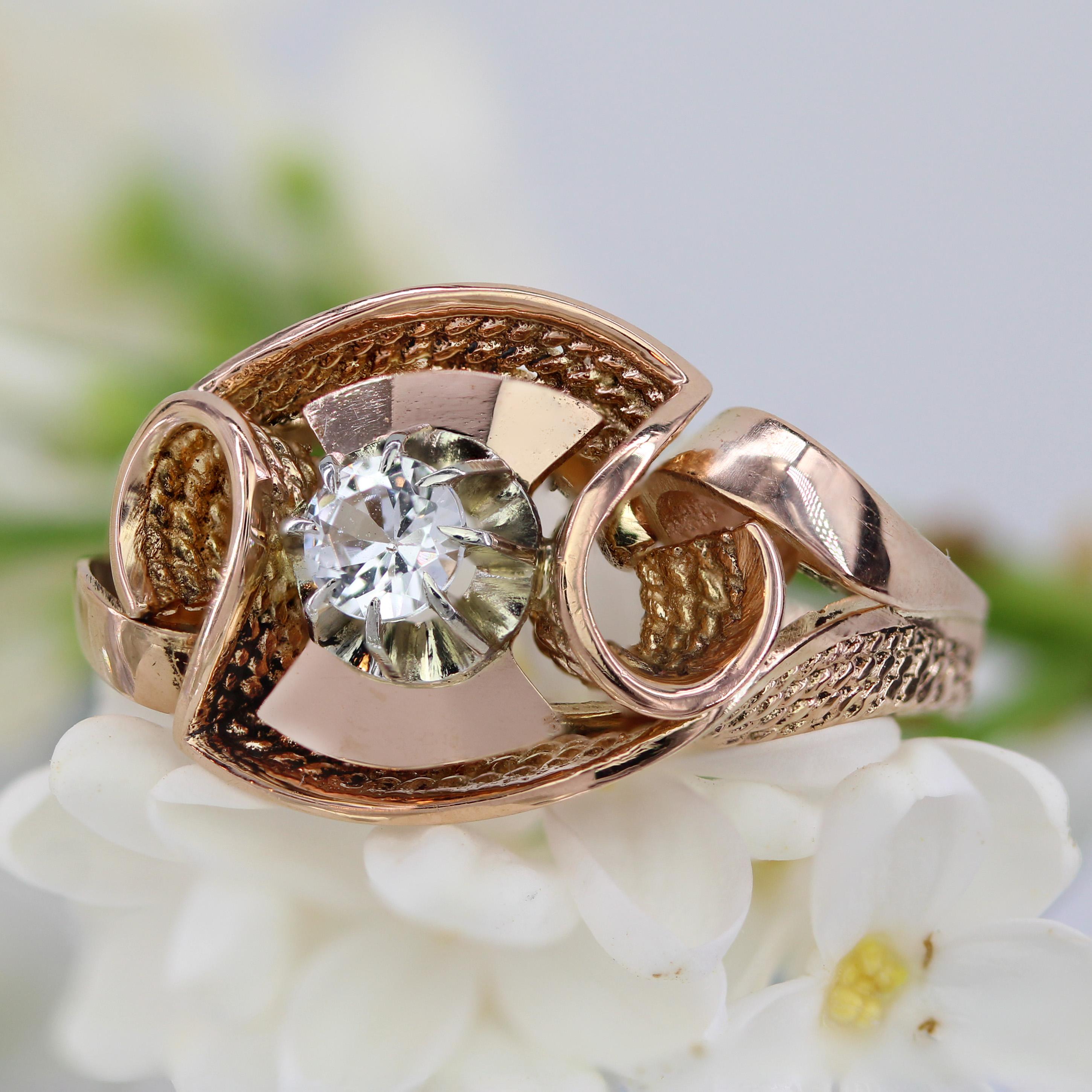 French 1960s White Sapphire 18 Karat Rose Gold Retro Ring in vendita 10