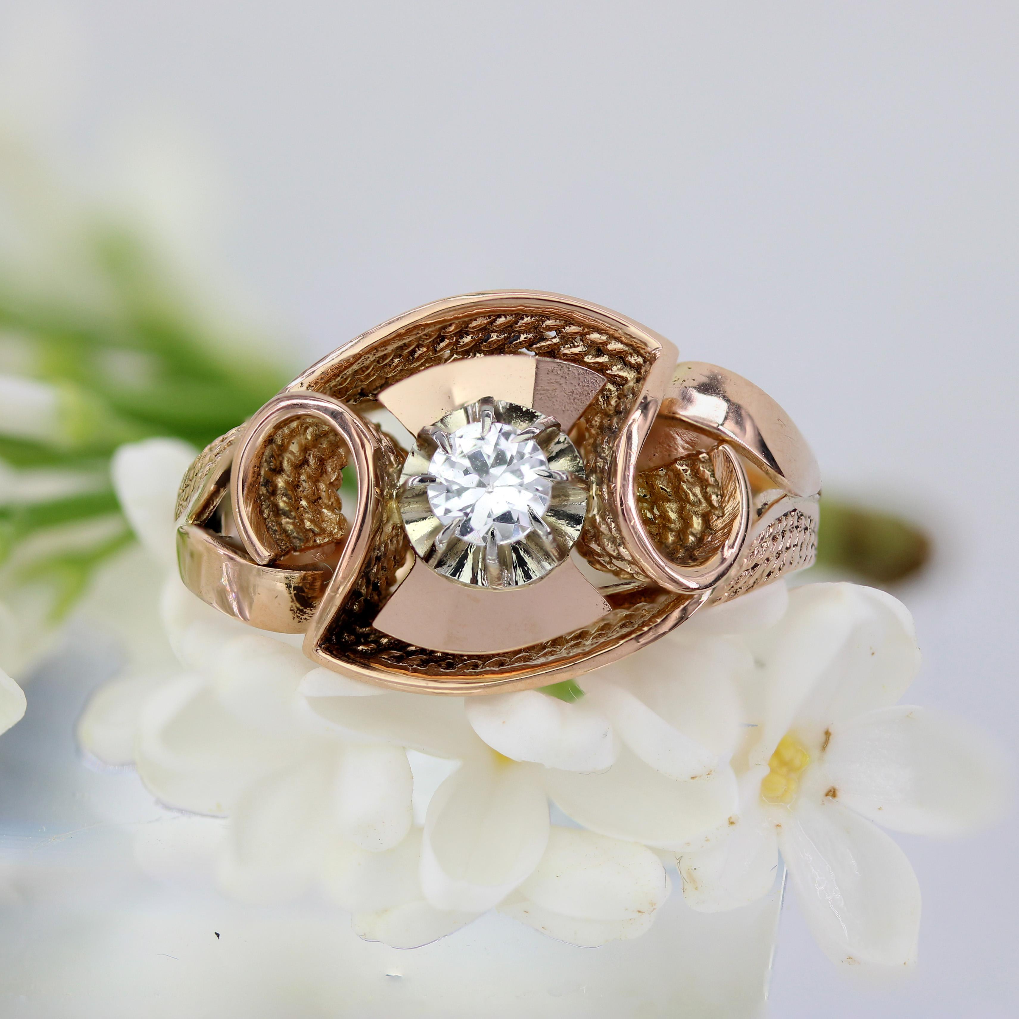 Rétro French 1960s White Sapphire 18 Karat Rose Gold Retro Ring in vendita
