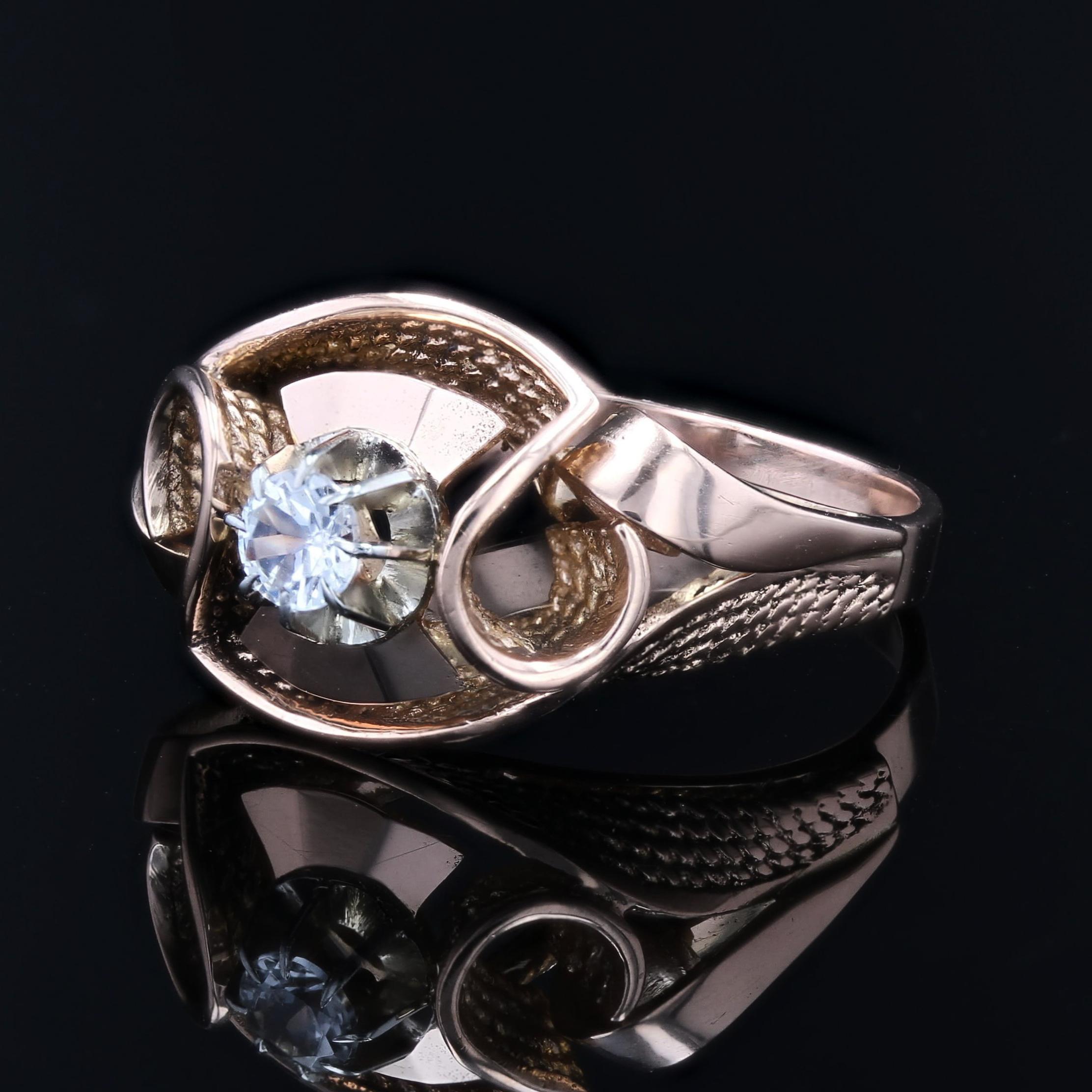 French 1960s White Sapphire 18 Karat Rose Gold Retro Ring in vendita 1
