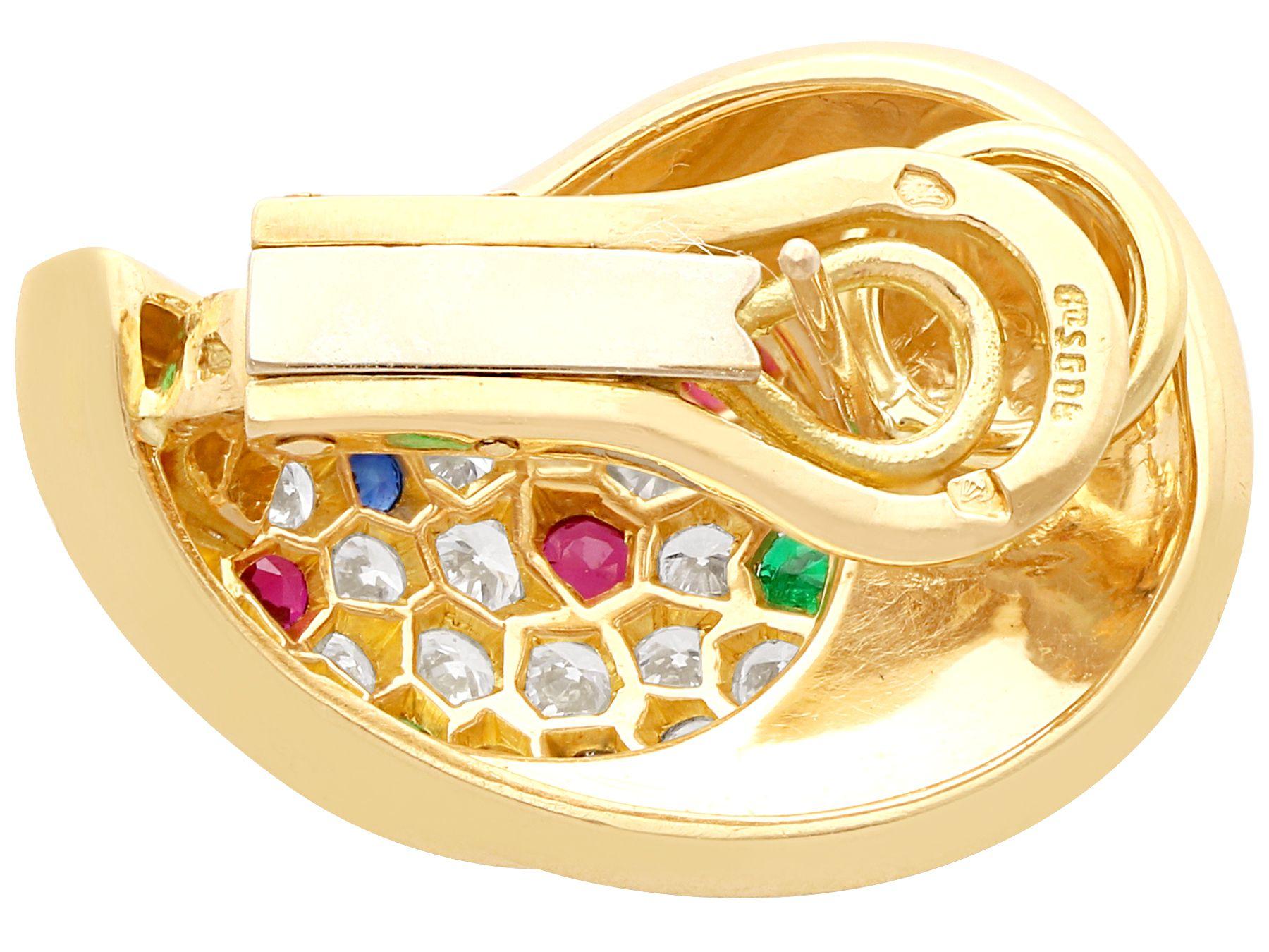 Boucles d'oreilles françaises en or jaune 18 carats avec diamants de 1,97 carat, rubis, émeraudes et saphirs Unisexe en vente