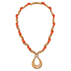 French 1970 Fluted Coral Necklace in 18Kt Yellow Gold with 1.82 Cts VS Diamonds