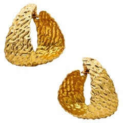 French 1970 Modernism Large Hoops Earrings In Textured 18Kt Solid Yellow Gold