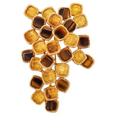 French 1970 Modernist Brooch in Textured 18Kt Yellow Gold with Tiger Eye Quartz