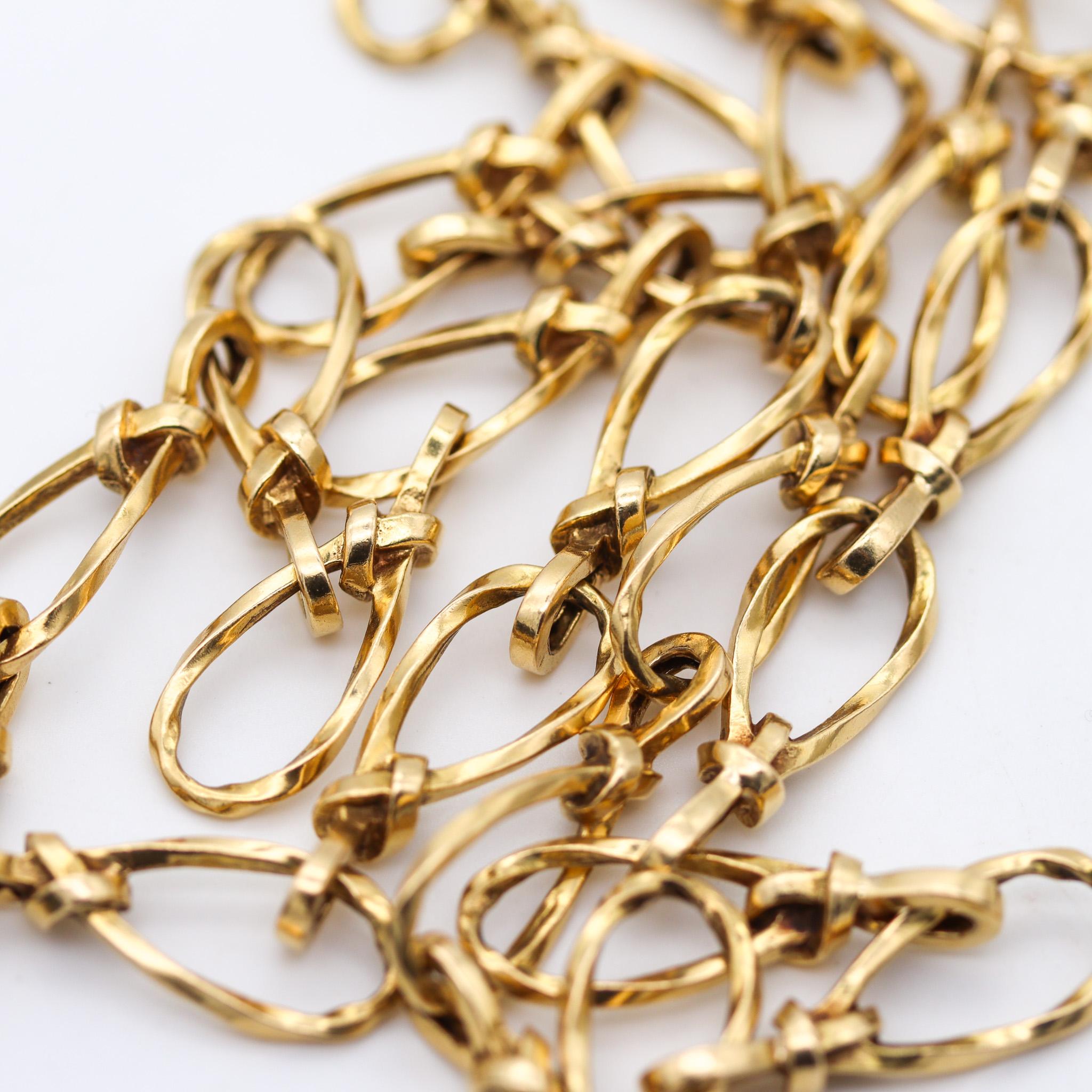 Women's or Men's French 1970 Modernist Twisted Links Long Sautoir Chain In 18 Kt Yellow Gold For Sale