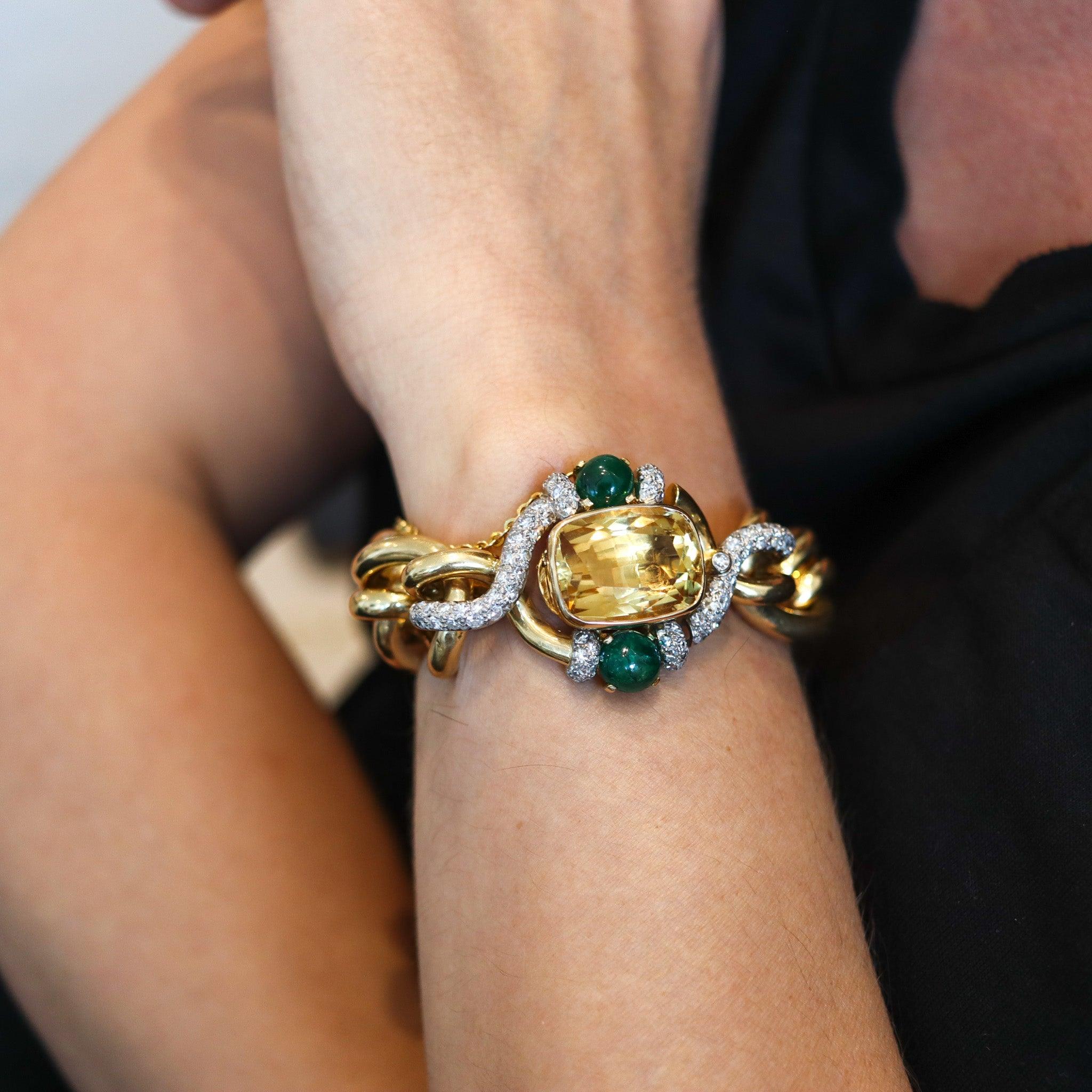 A French mousetrap bracelet designed for Neiman Marcus.

This fabulous mousetraps-links bracelet, created in Paris France for the Neiman Marcus Company, back in the 1970. The bracelet has been crafted in solid yellow gold of 18 karats with high