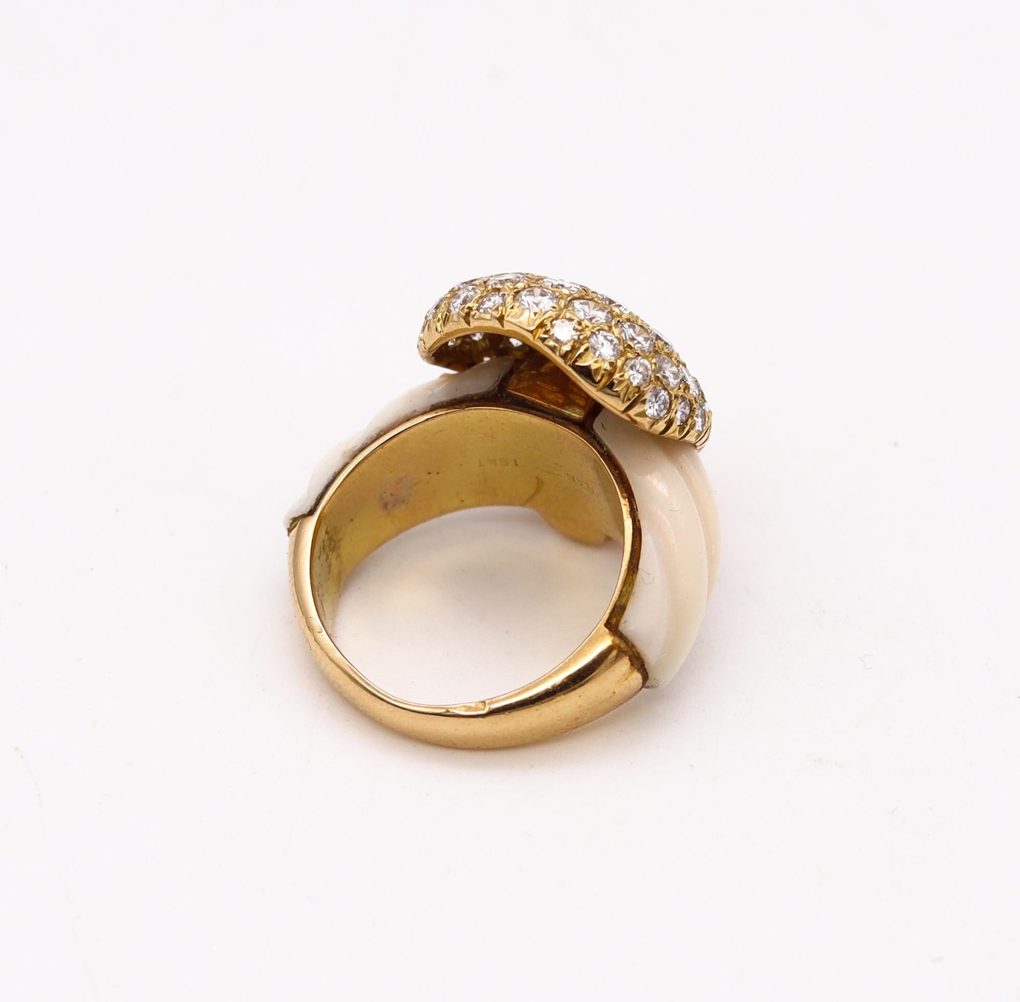 Modernist French 1970 Paris Cocktail Ring in 18kt Yellow Gold 2.52 Cts VVS Diamonds Coral For Sale
