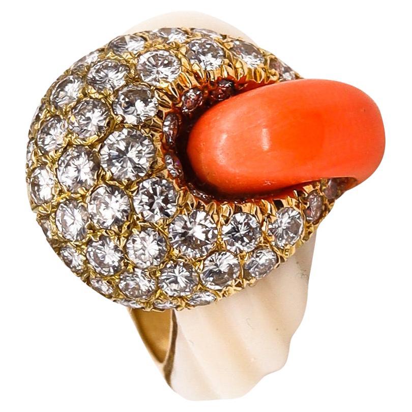 Bague cocktail française Paris des années 1970 en or jaune 18 carats, diamants 2,52 carats VVS, corail