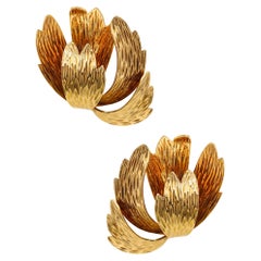 French 1970 Paris Modernist Textured Leaves Earrings in Solid 18kt Yellow Gold