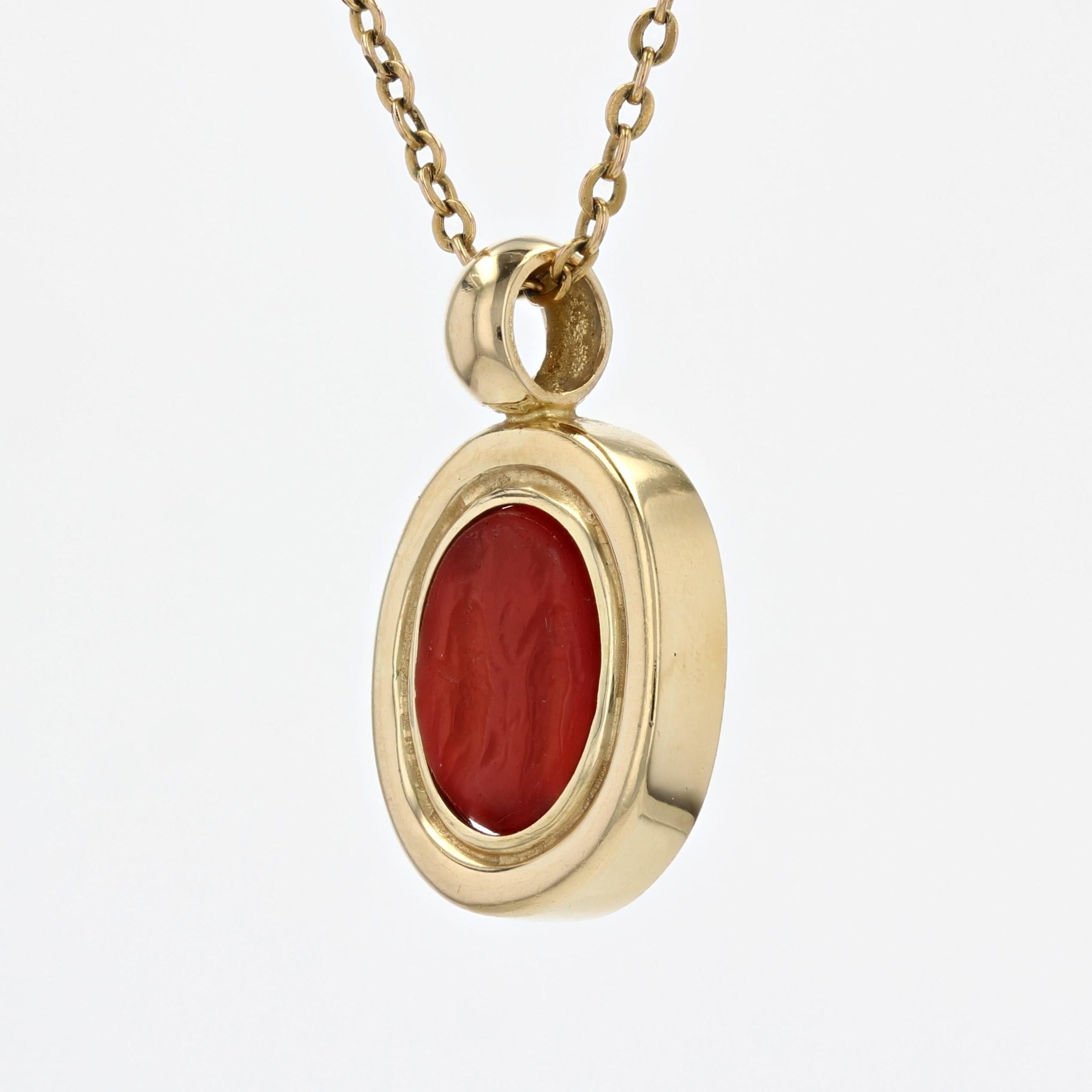French 1970s 18 Karat Yellow Gold Intaglio Pendant In Good Condition In Poitiers, FR