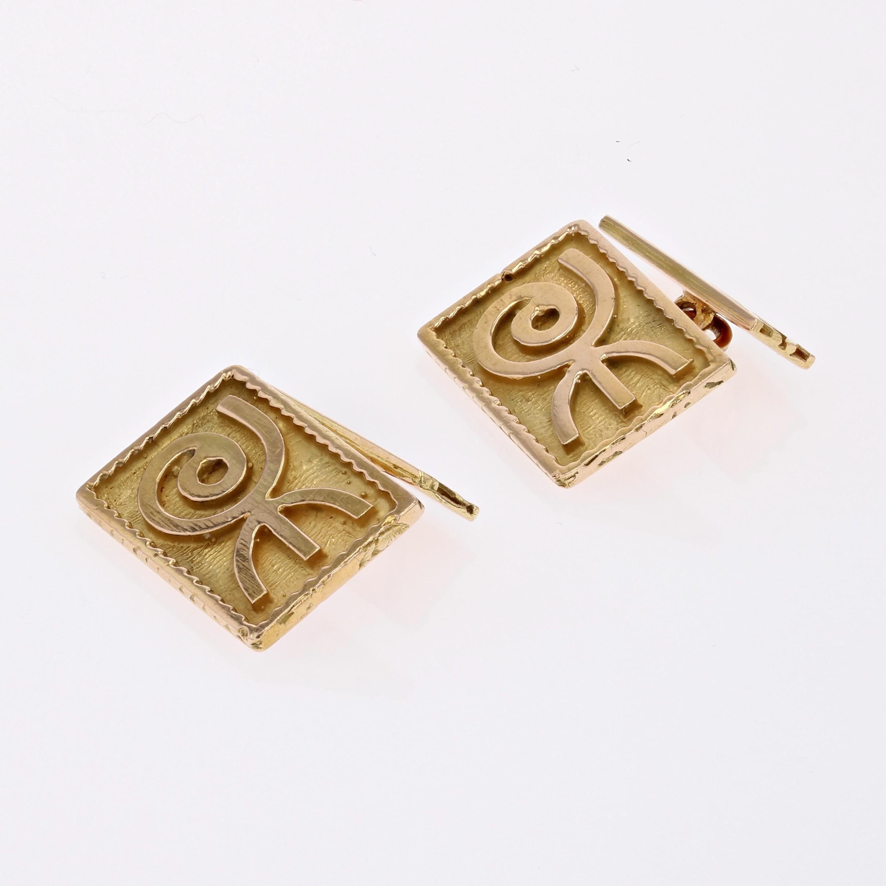 French 1970s 18 Karat Yellow Gold Retro Cufflinks In Excellent Condition For Sale In Poitiers, FR