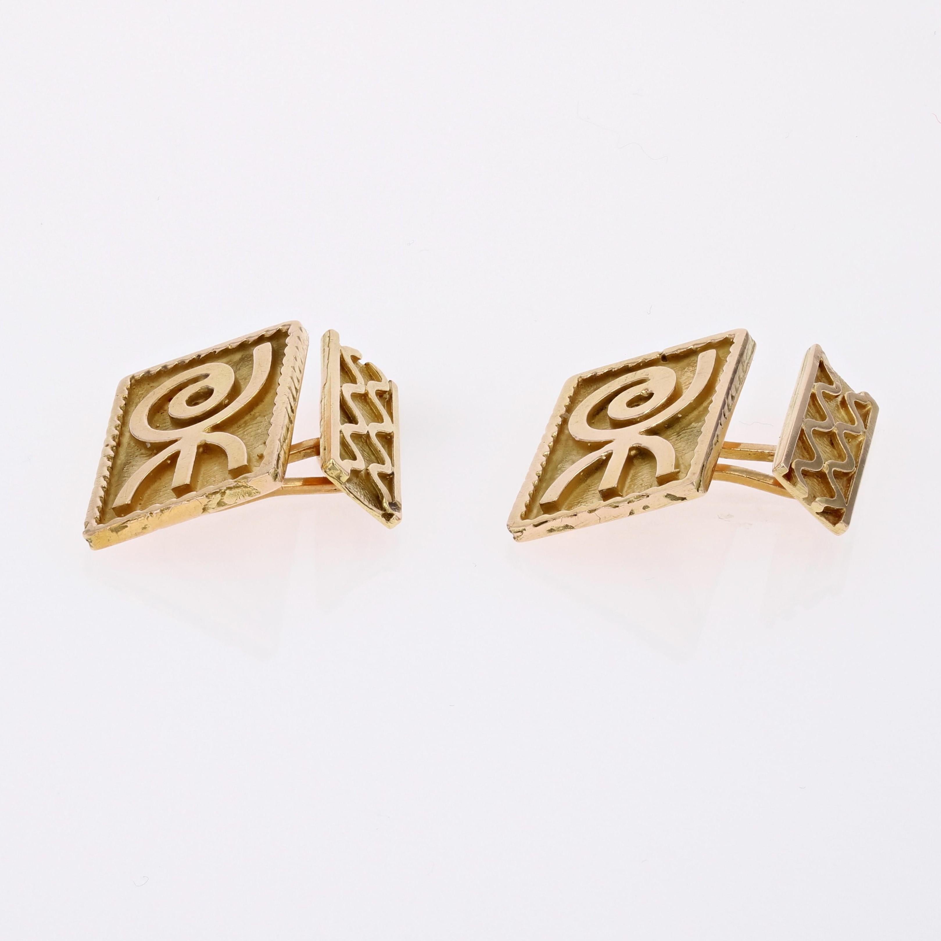 French 1970s 18 Karat Yellow Gold Retro Cufflinks For Sale 1