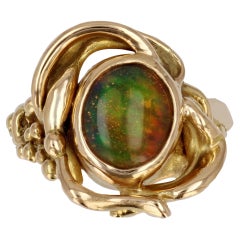 Vintage French 1970s 2.50 Carats Opal 18 Karat Yellow Gold Ring