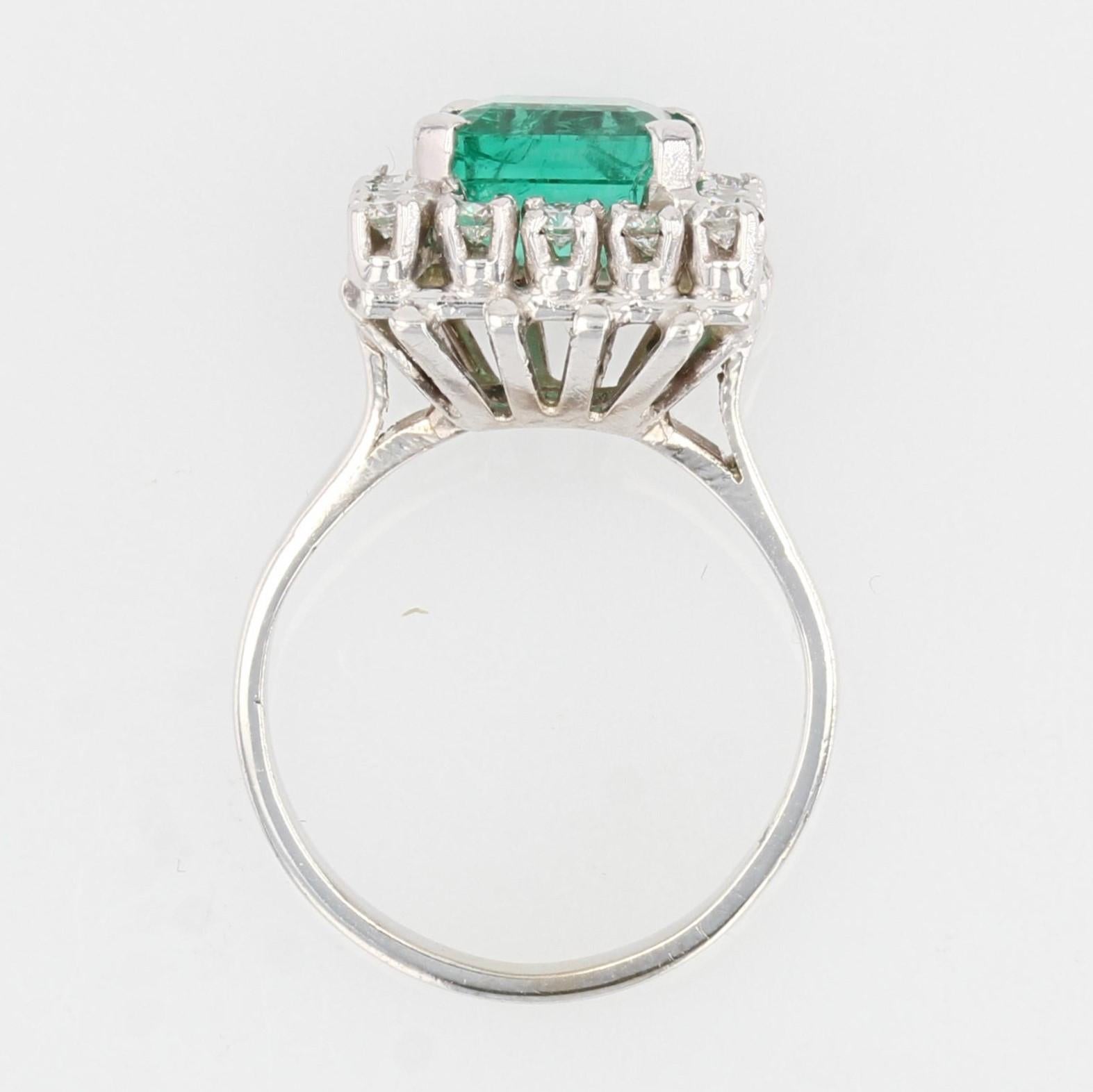 French, 1970s, 2.56 Carat Emerald Diamonds 18 Karat White Gold Ring For Sale 8