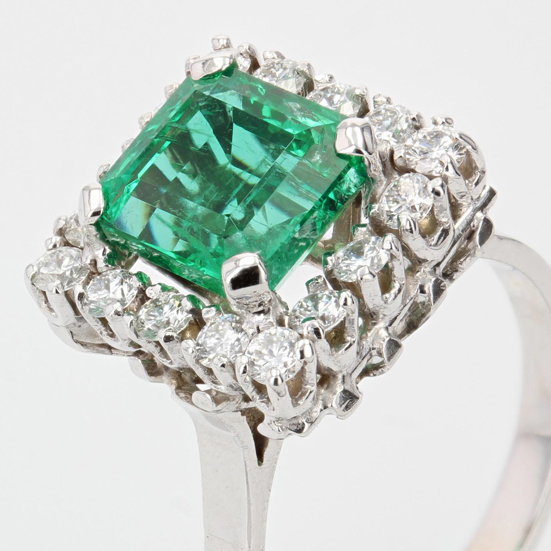 French, 1970s, 2.56 Carat Emerald Diamonds 18 Karat White Gold Ring For Sale 1