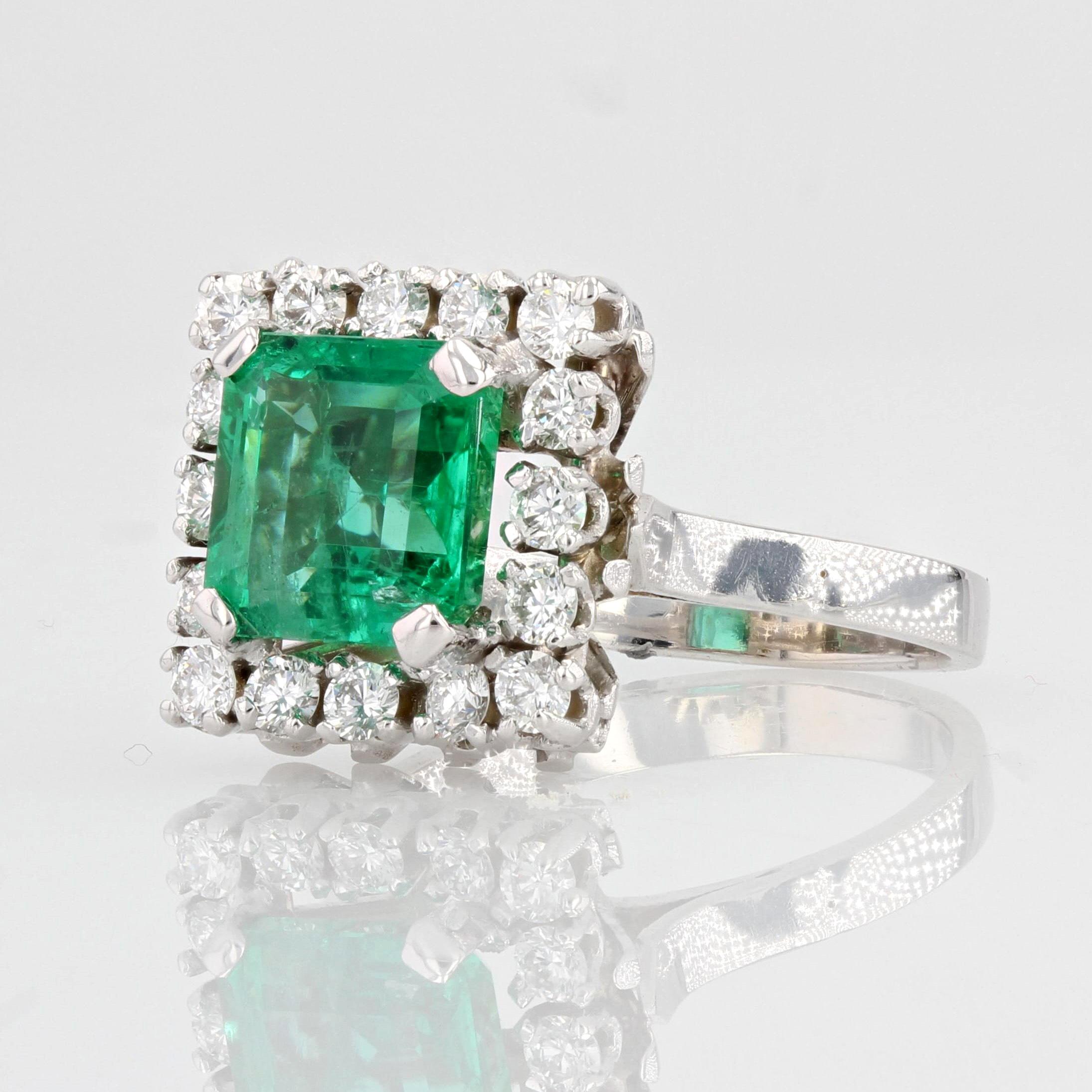Women's French, 1970s, 2.56 Carat Emerald Diamonds 18 Karat White Gold Ring For Sale