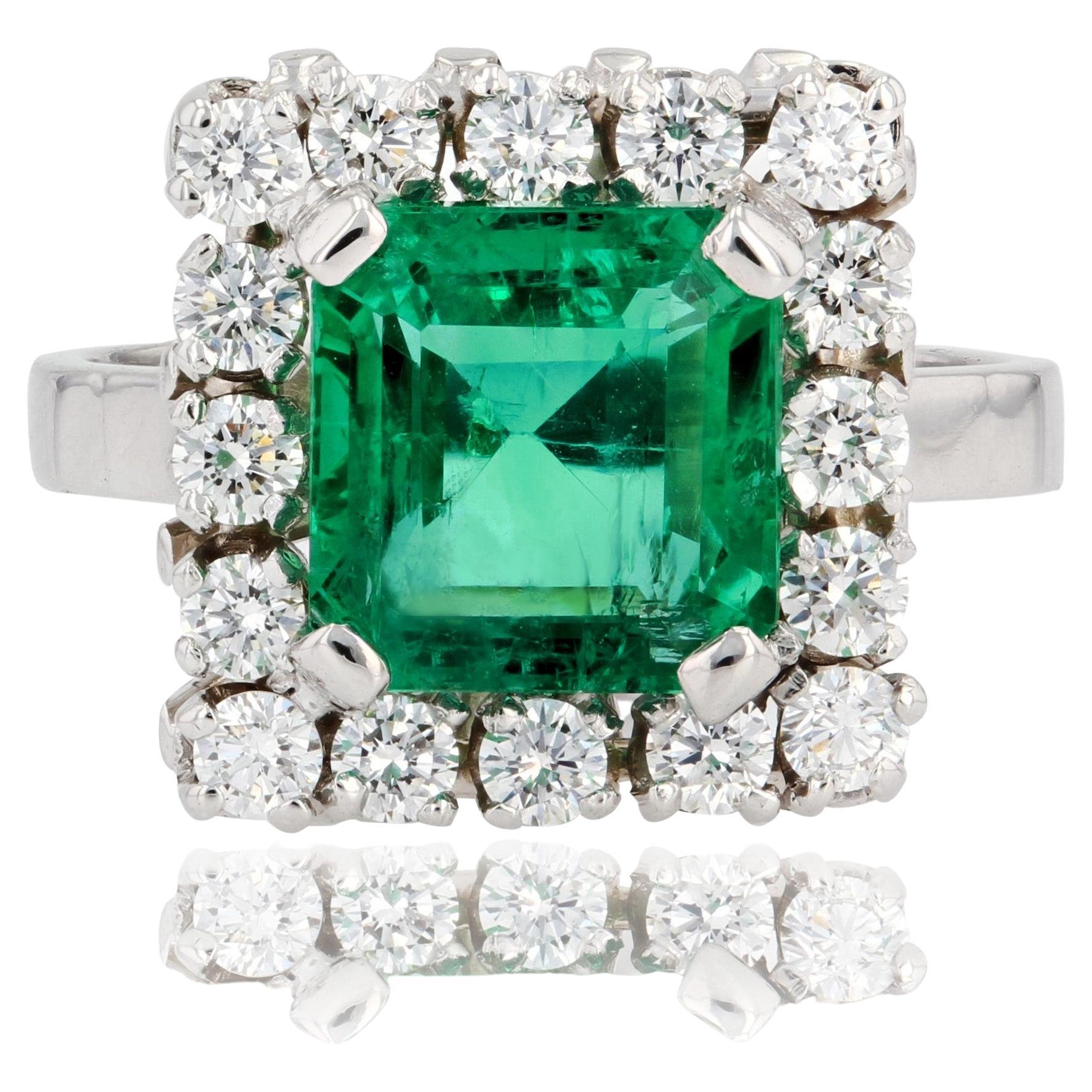 French, 1970s, 2.56 Carat Emerald Diamonds 18 Karat White Gold Ring For Sale