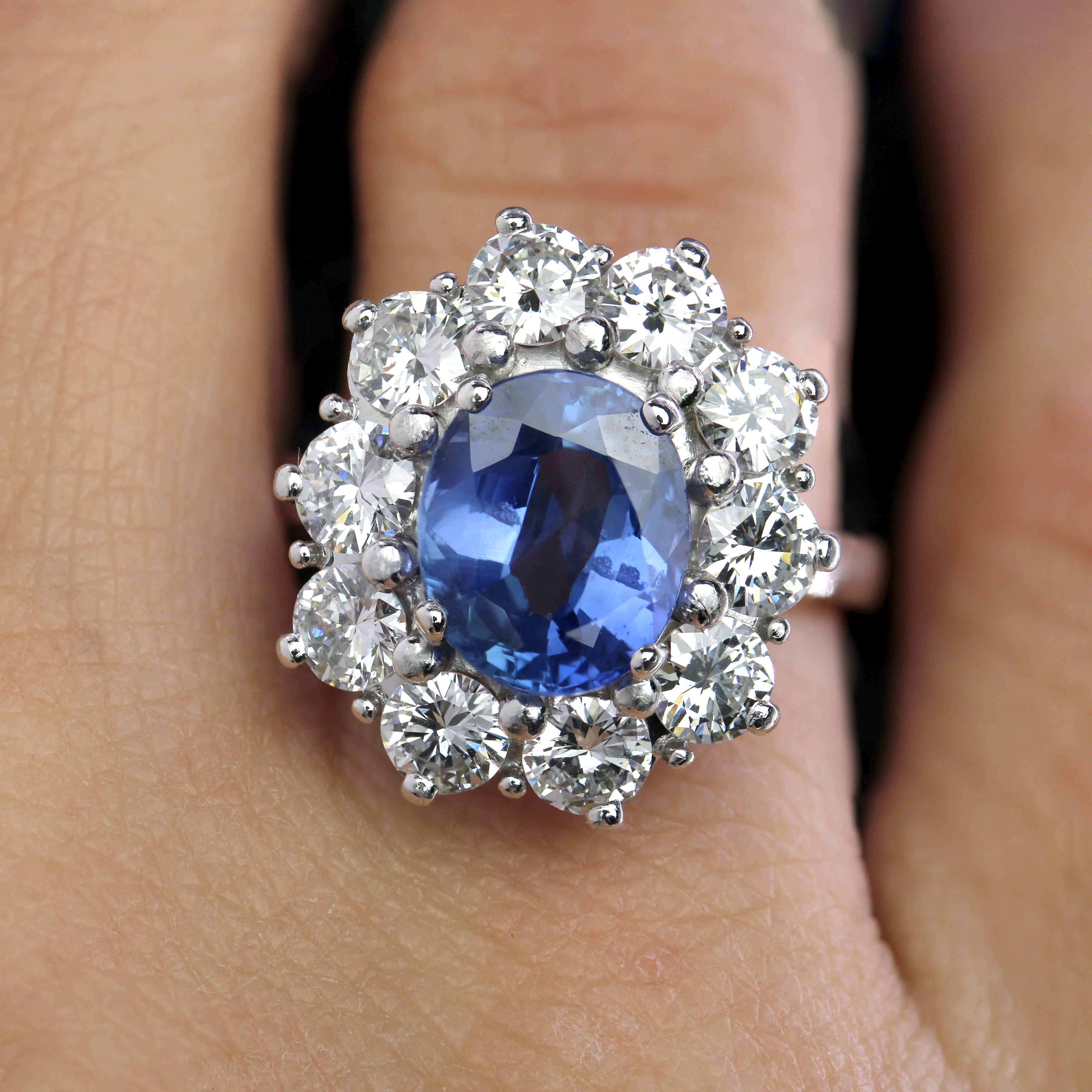 French 1970s 3 Carat No Heat Sapphire Diamonds 18 Karat White Gold Daisy Ring For Sale 5