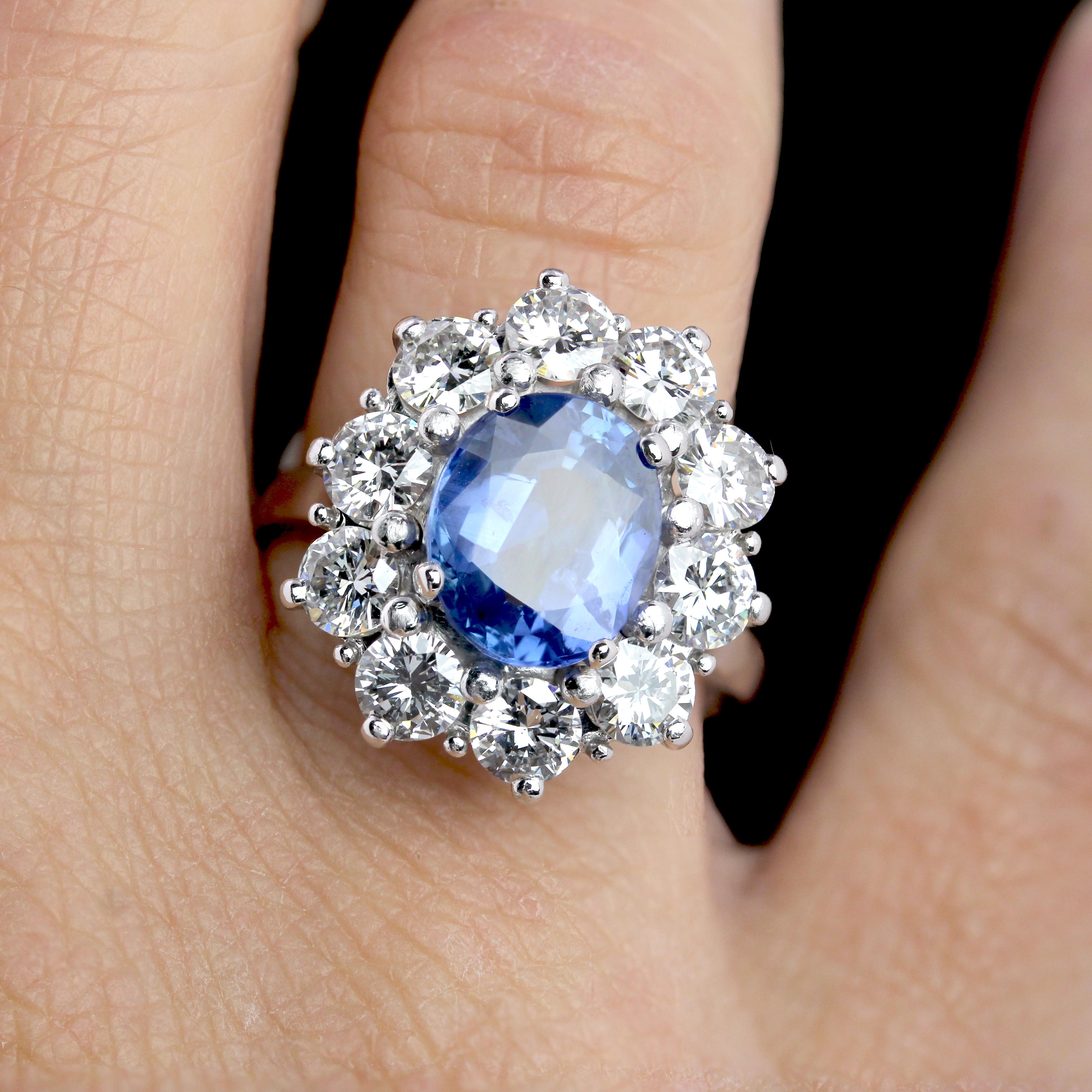 Retro French 1970s 3 Carat No Heat Sapphire Diamonds 18 Karat White Gold Daisy Ring For Sale